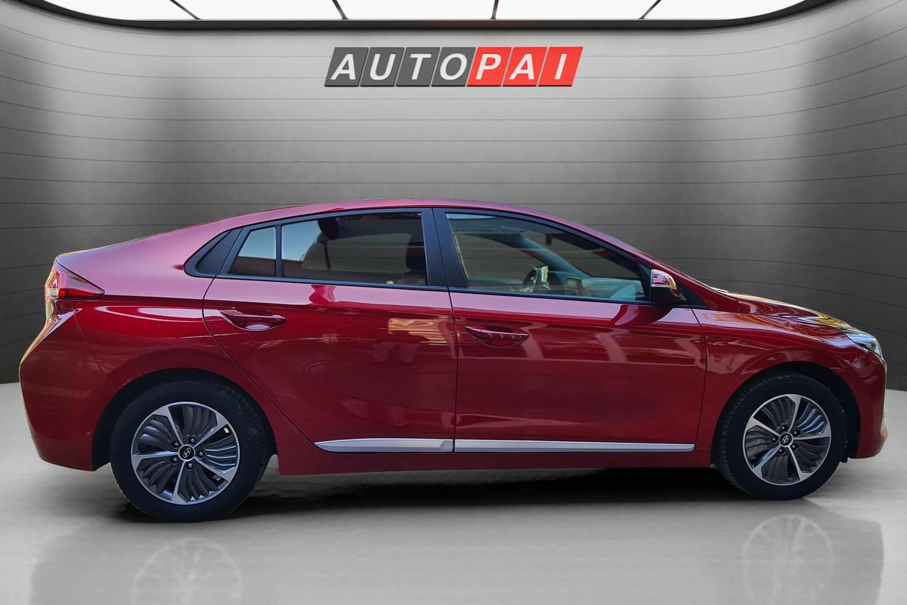 HYUNDAI IONIQ PHEV BURDEOS 4 