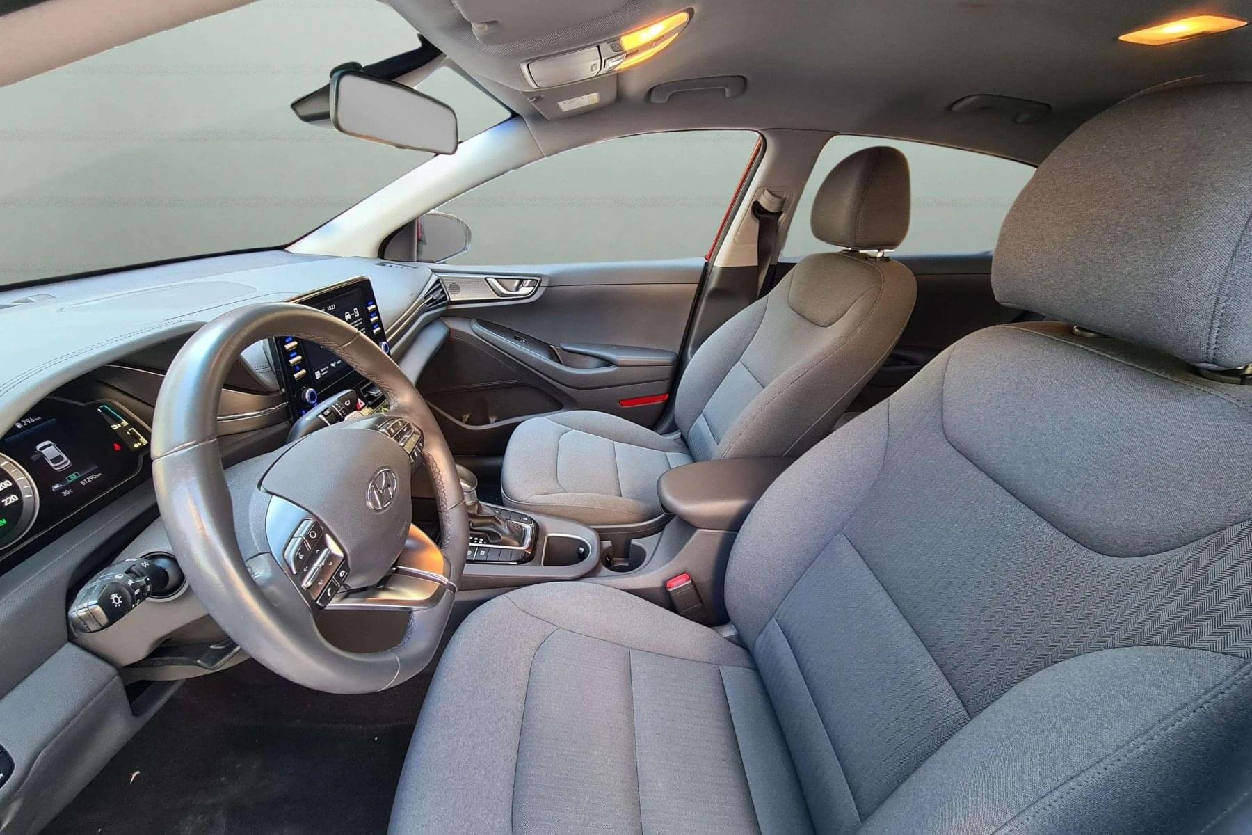 HYUNDAI IONIQ PHEV BURDEOS 7 