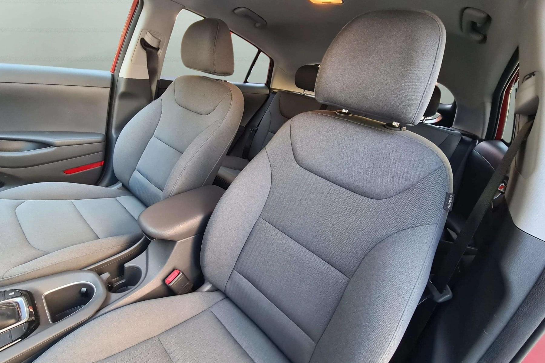 HYUNDAI IONIQ PHEV BURDEOS 8 