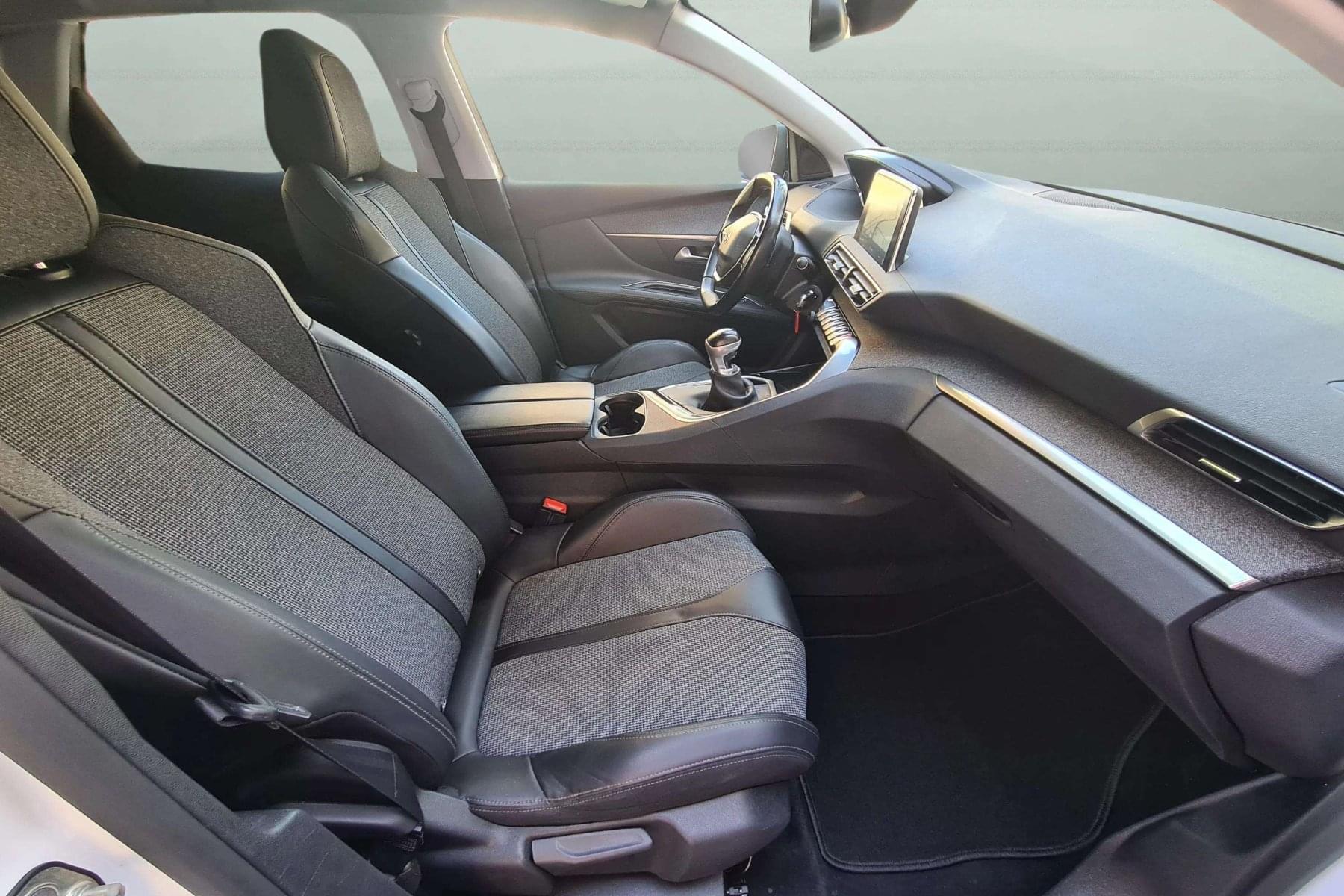 PEUGEOT 3008 ALLURE 1.2i 130CV 19 
