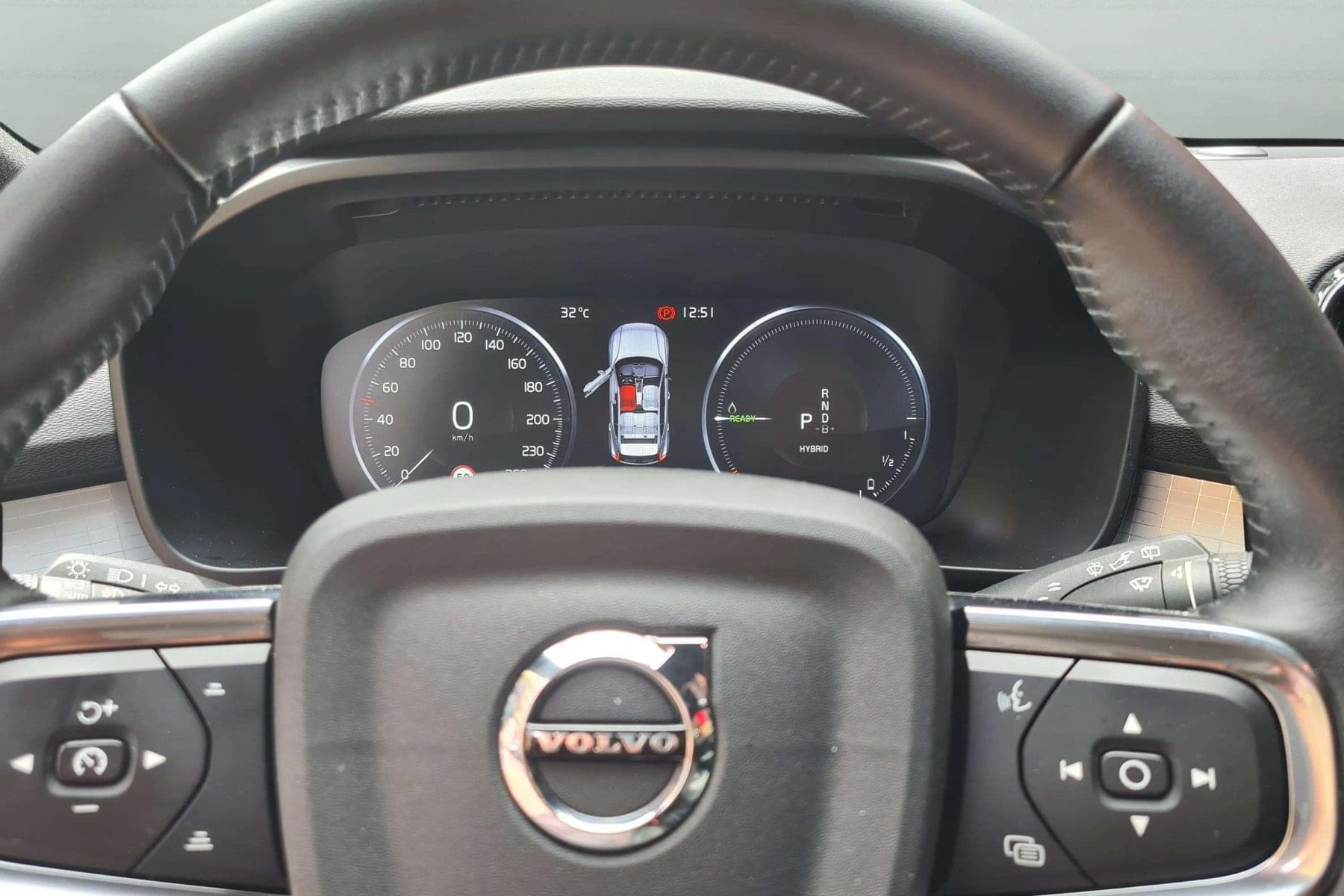 VOLVO XC40 1.5 PHEV R-DESIGN 211cv.  HÍBRIDO ENCHUF 12 