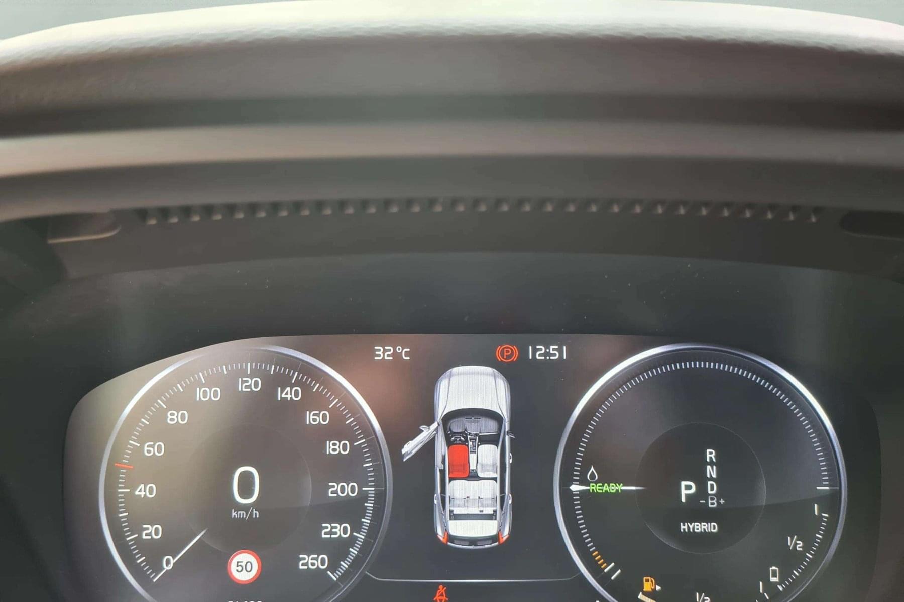 VOLVO XC40 1.5 PHEV R-DESIGN 211cv.  HÍBRIDO ENCHUF 13 