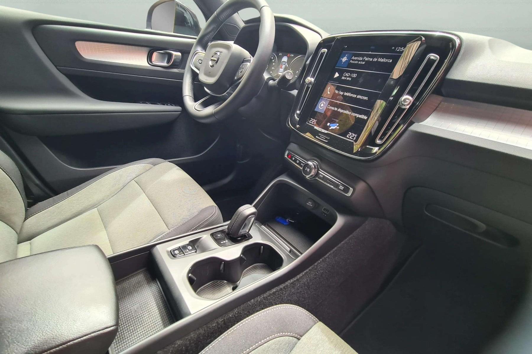 VOLVO XC40 1.5 PHEV R-DESIGN 211cv.  HÍBRIDO ENCHUF 30 