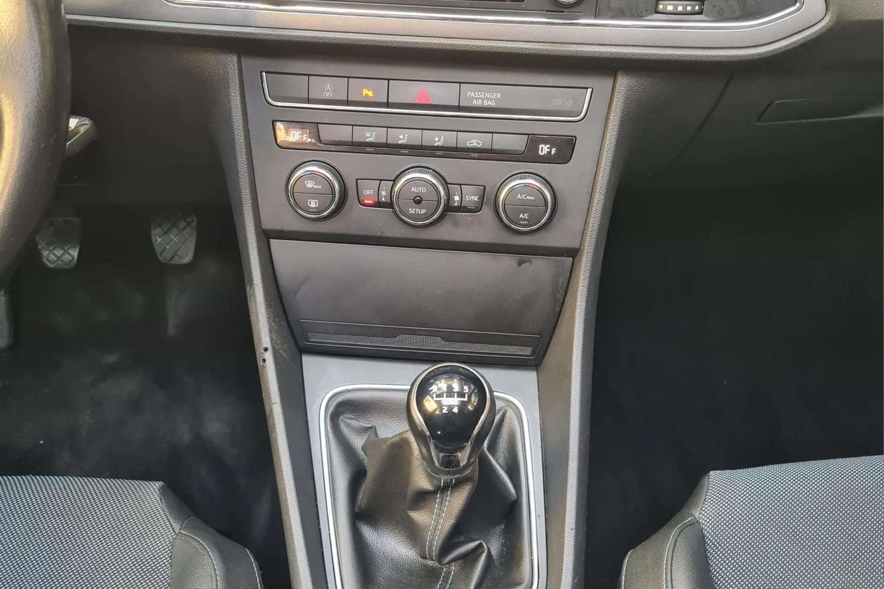 SEAT LEÓN 1.6 TDI 105cv. i-TECH 20