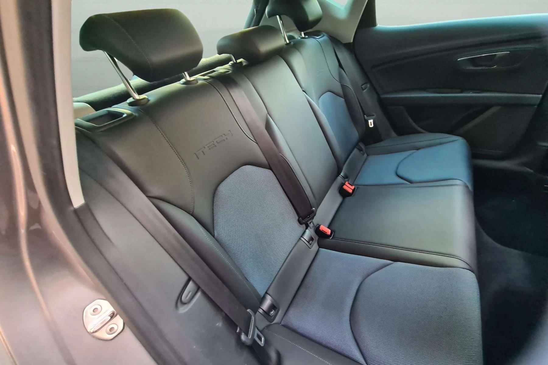 SEAT LEÓN 1.6 TDI 105cv. i-TECH 22