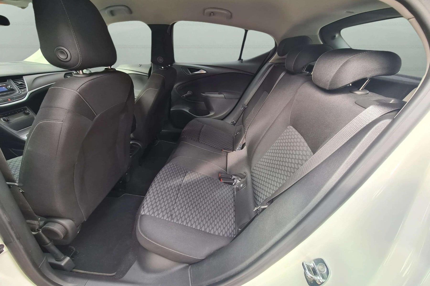 OPEL ASTRA 1.6 CDTI 110cv. BUSINESS 11 