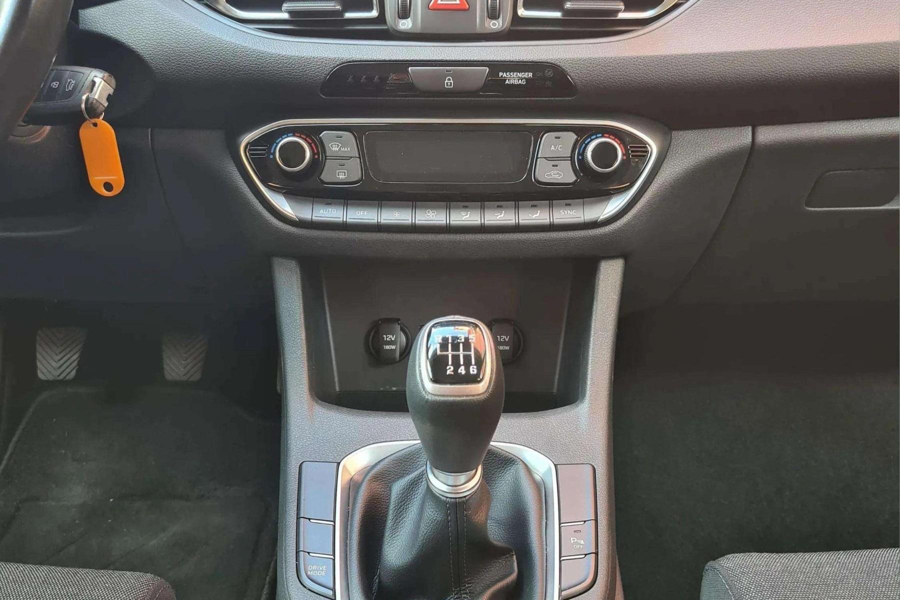 HYUNDAI I30 CW 1.0 TGDI 120cv. 48V HÍBRIDO 21