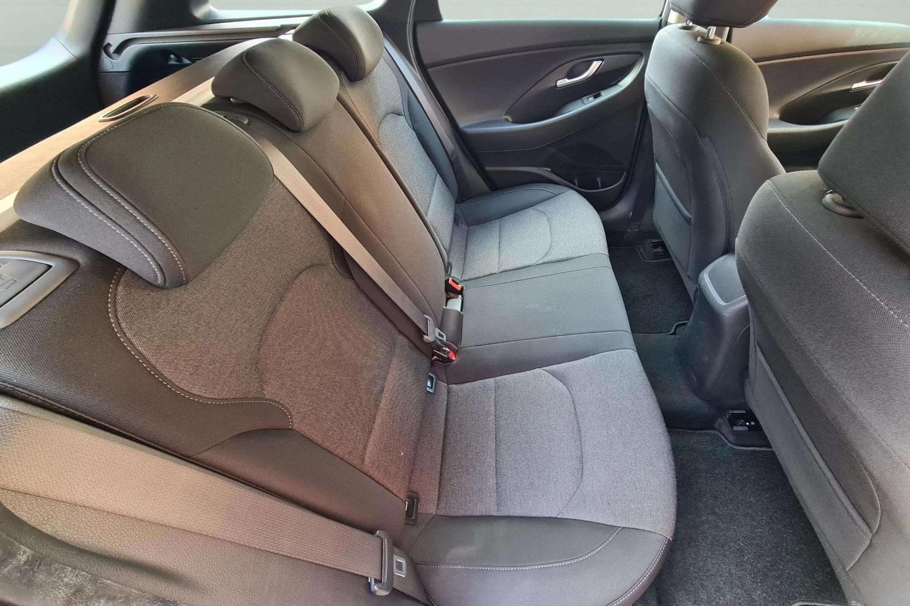 HYUNDAI I30 CW 1.0 TGDI 120cv. 48V HÍBRIDO 23