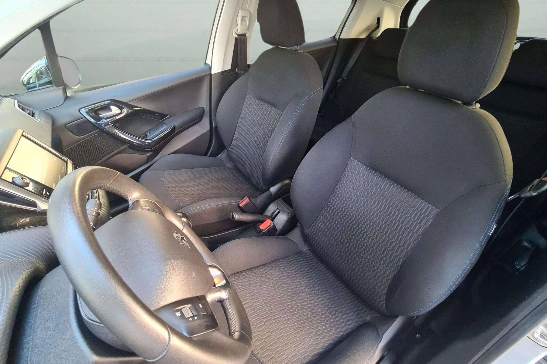 PEUGEOT 208 1.2i 82cv. STYLE 5p. 7 
