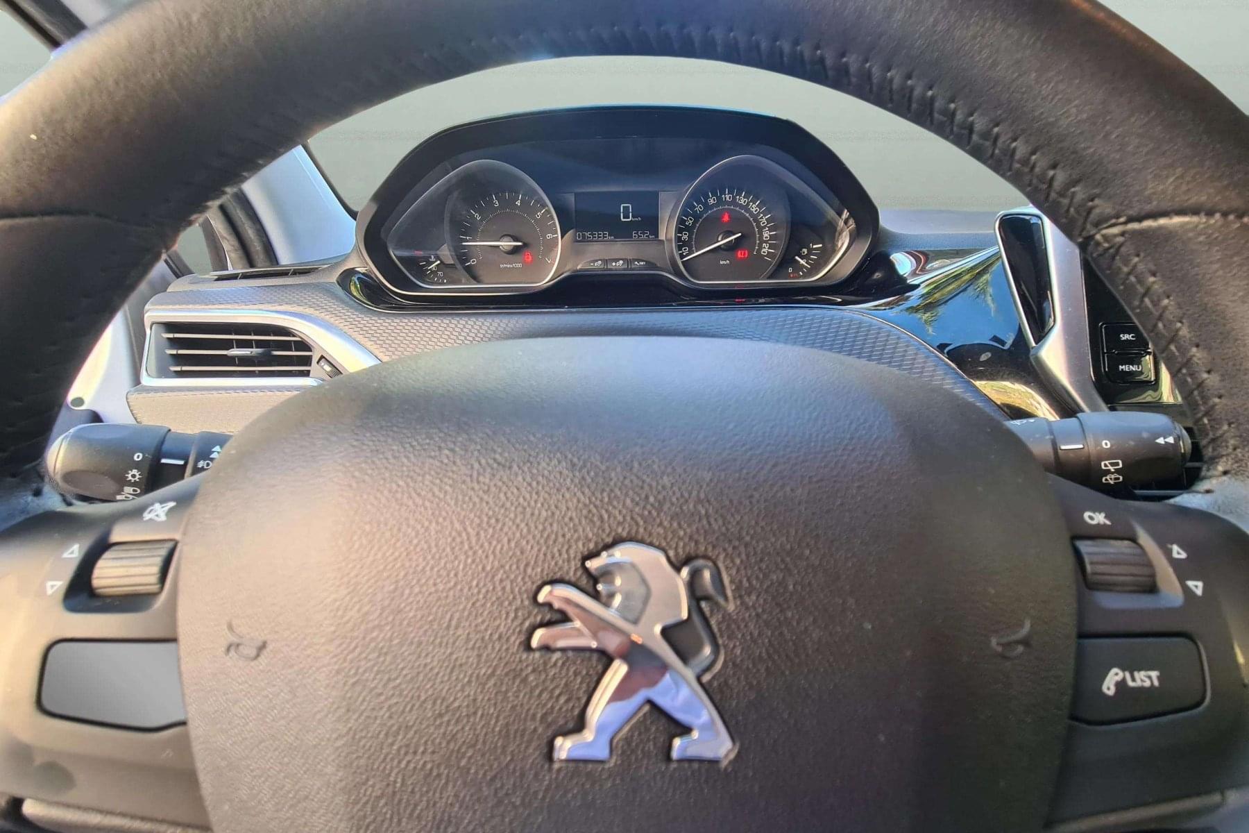 PEUGEOT 208 1.2i 82cv. STYLE 5p. 8 