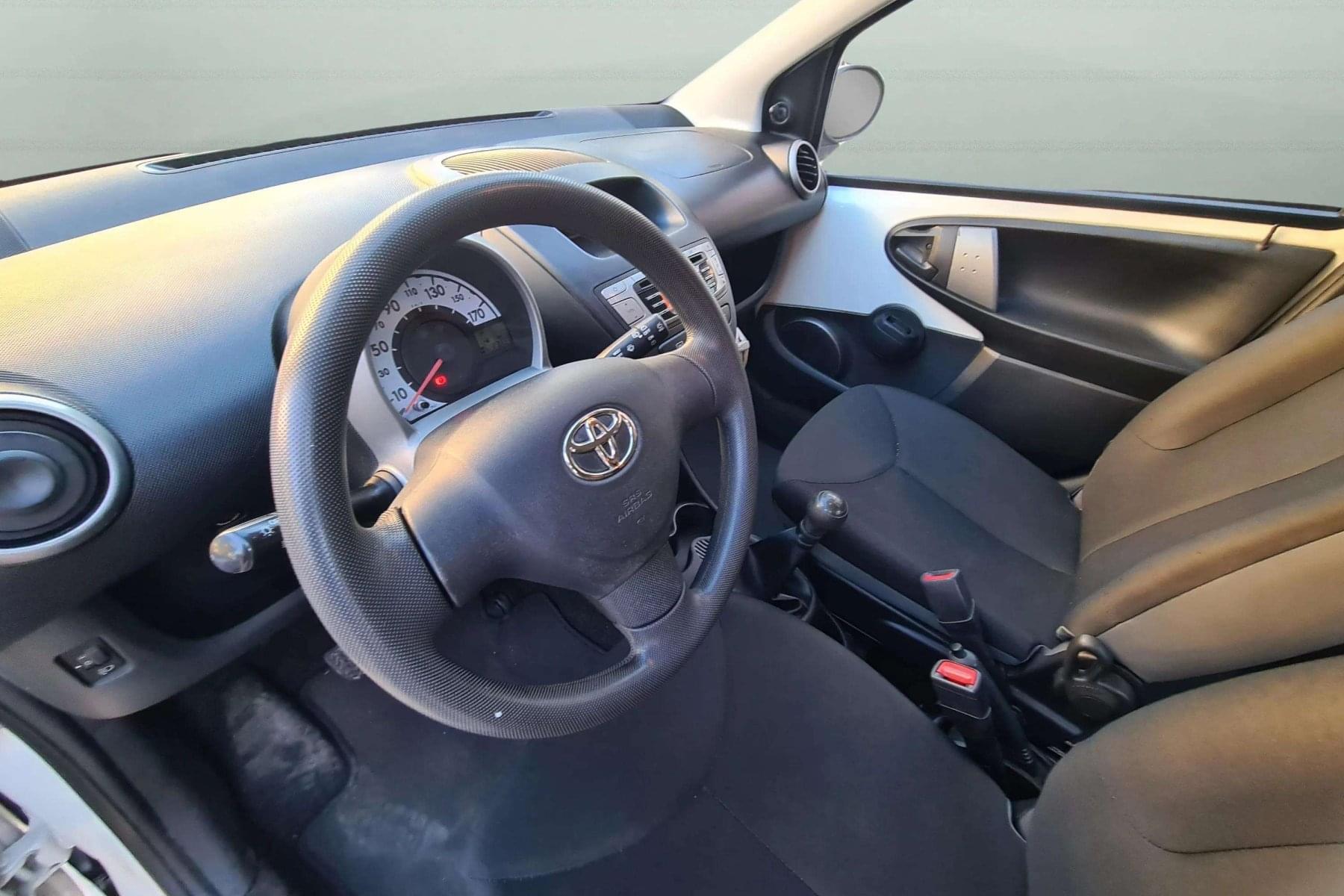 TOYOTA AYGO 1.0 VVTI 68cv. LIVE 5P. 7 