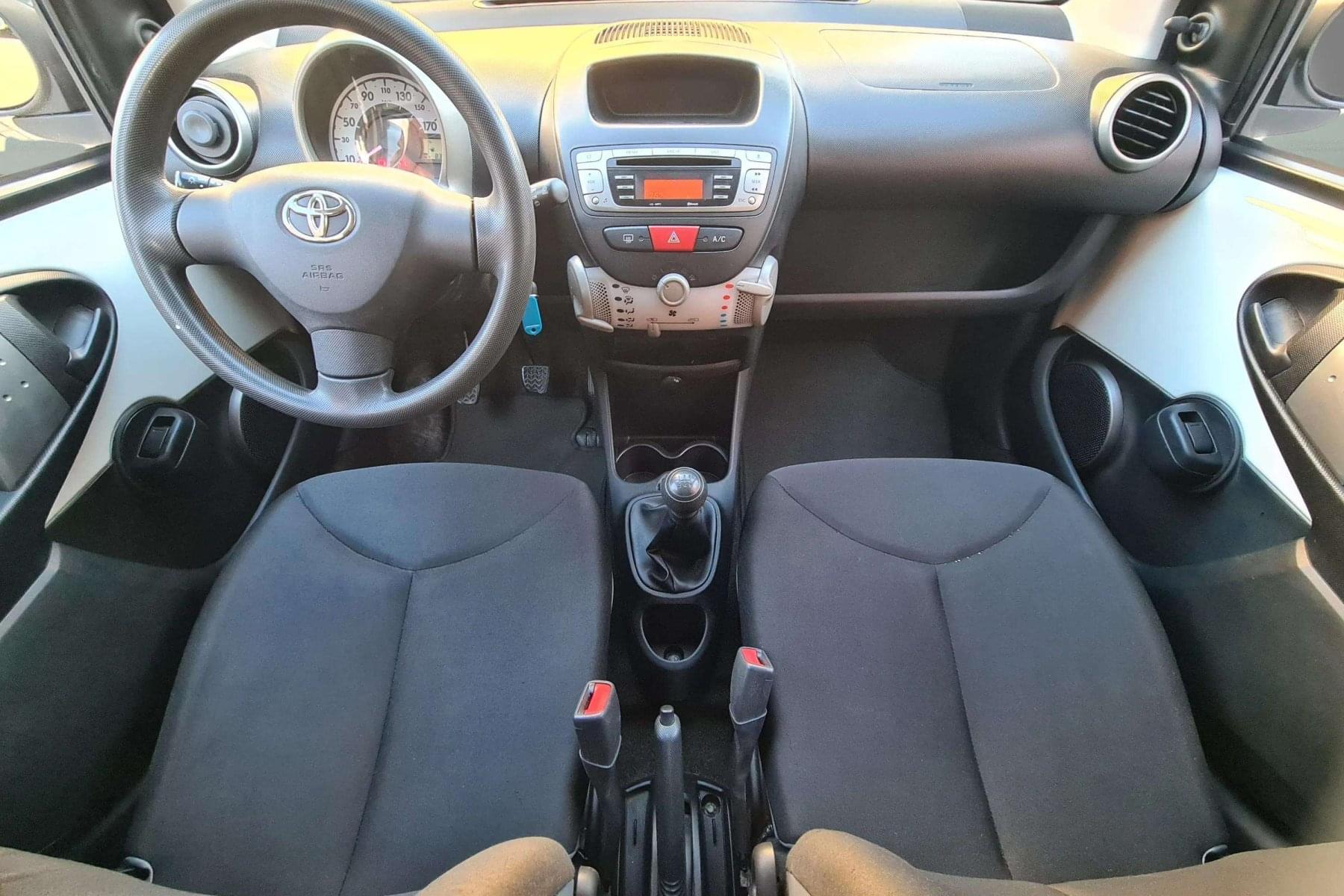 TOYOTA AYGO 1.0 VVTI 68cv. LIVE 5P. 10 