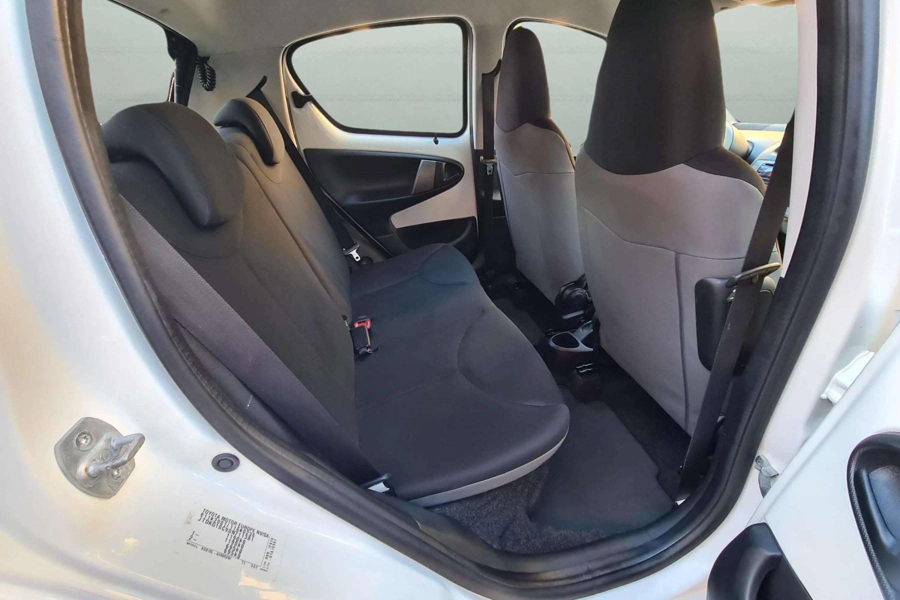 TOYOTA AYGO 1.0 VVTI 68cv. LIVE 5P. 12 