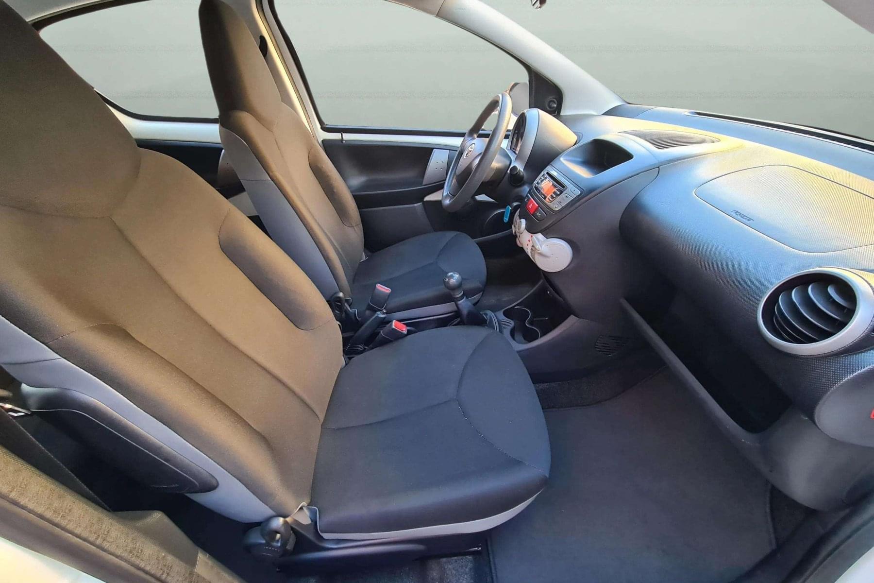 TOYOTA AYGO 1.0 VVTI 68cv. LIVE 5P. 13 