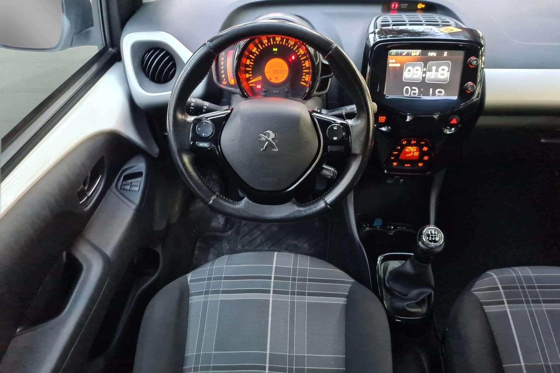 PEUGEOT 108 1.2i 82cv. ALLURE 11 