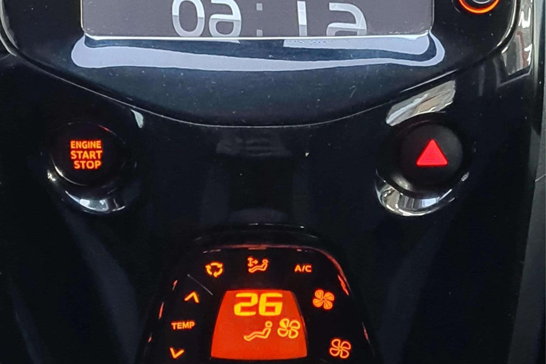 PEUGEOT 108 1.2i 82cv. ALLURE 14 