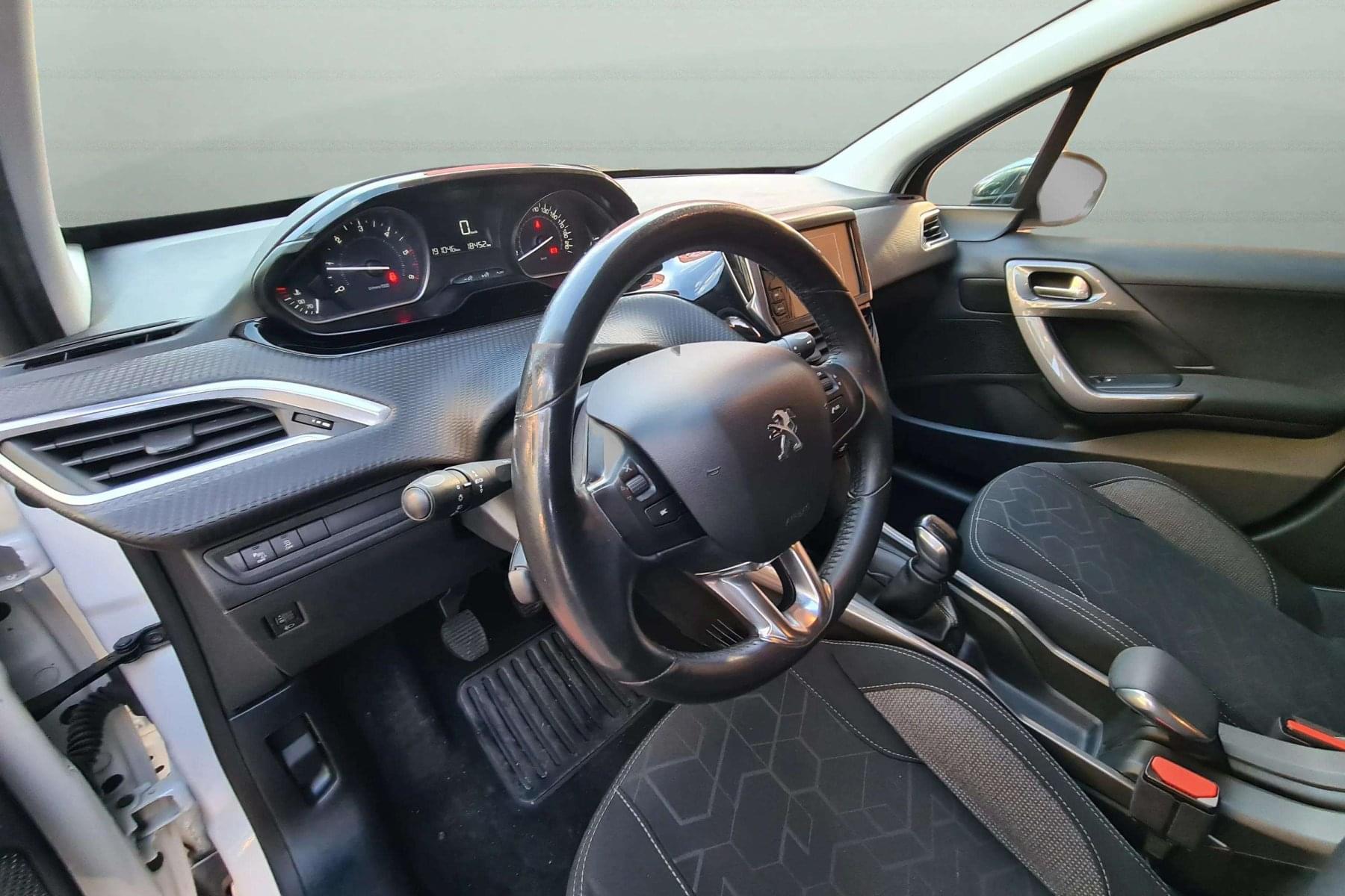 PEUGEOT 2008 1.6 BlueHDI 100cv. STYLE 7 