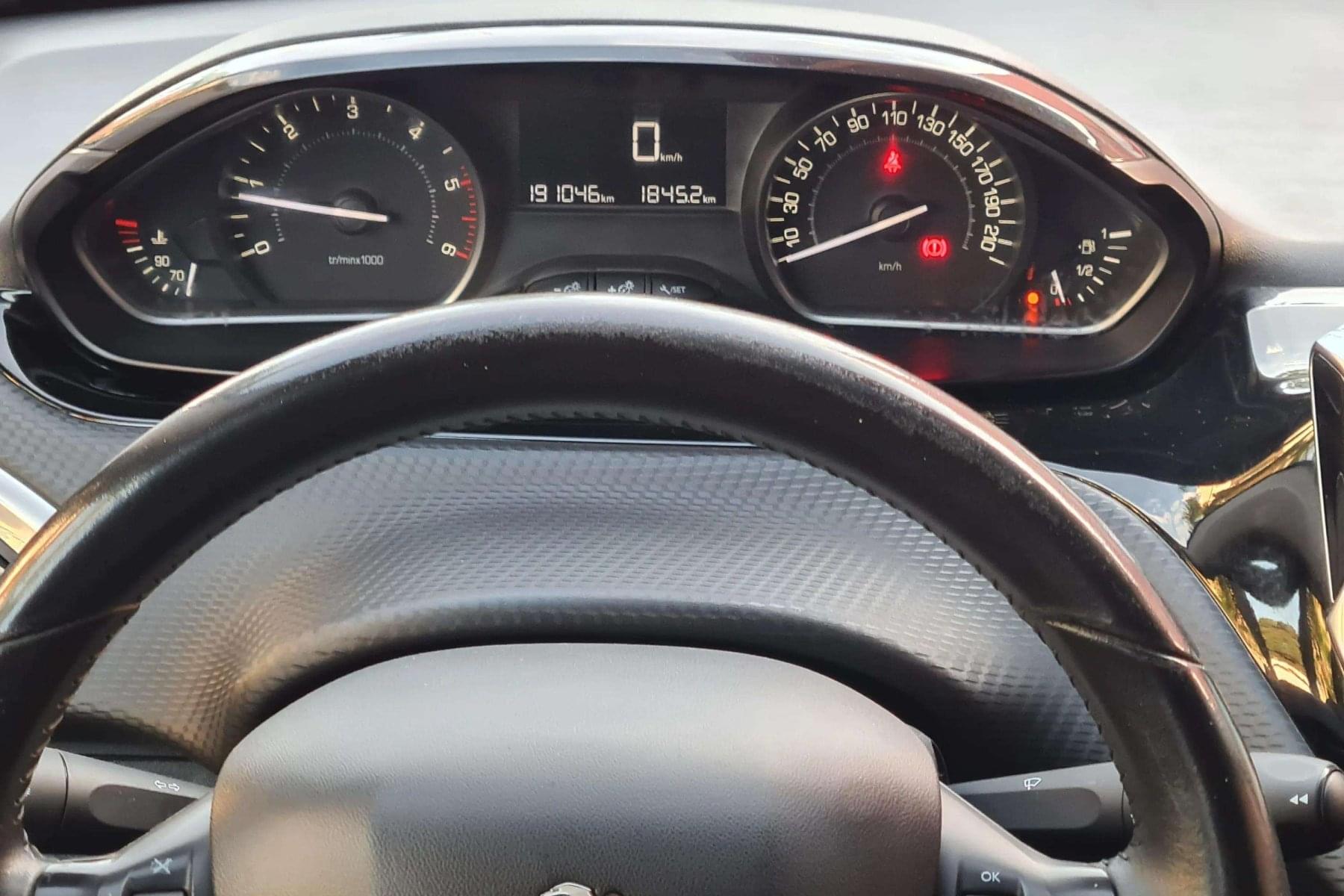 PEUGEOT 2008 1.6 BlueHDI 100cv. STYLE 14 