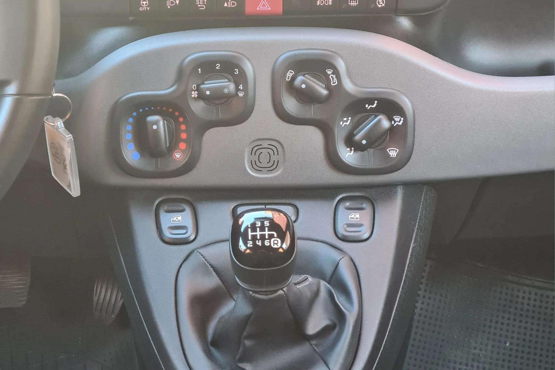 FIAT PANDA 1.0 HYBRID 70cv. SPORT. 18