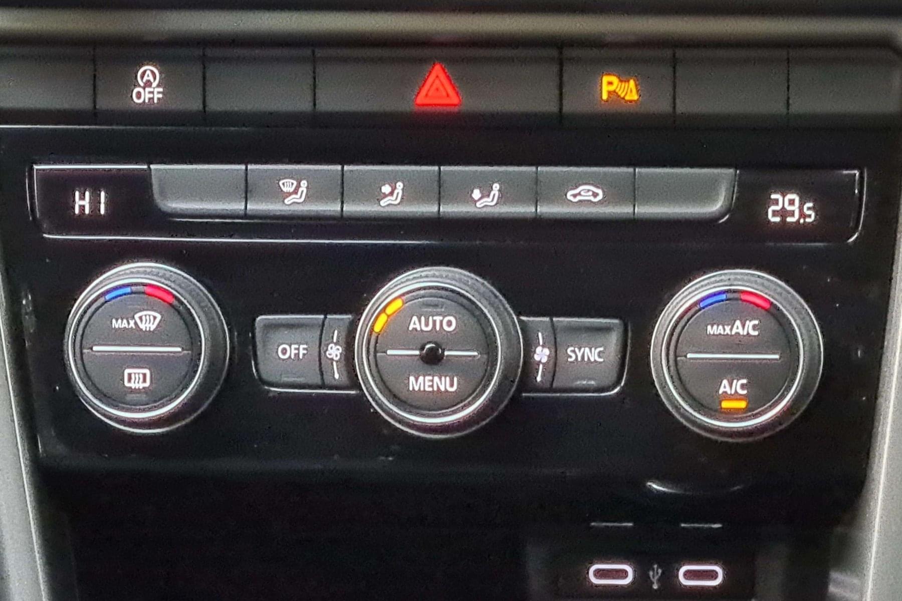 VOLKSWAGEN T-ROC 2.0 TDI 115cv. ADVANCED 28 