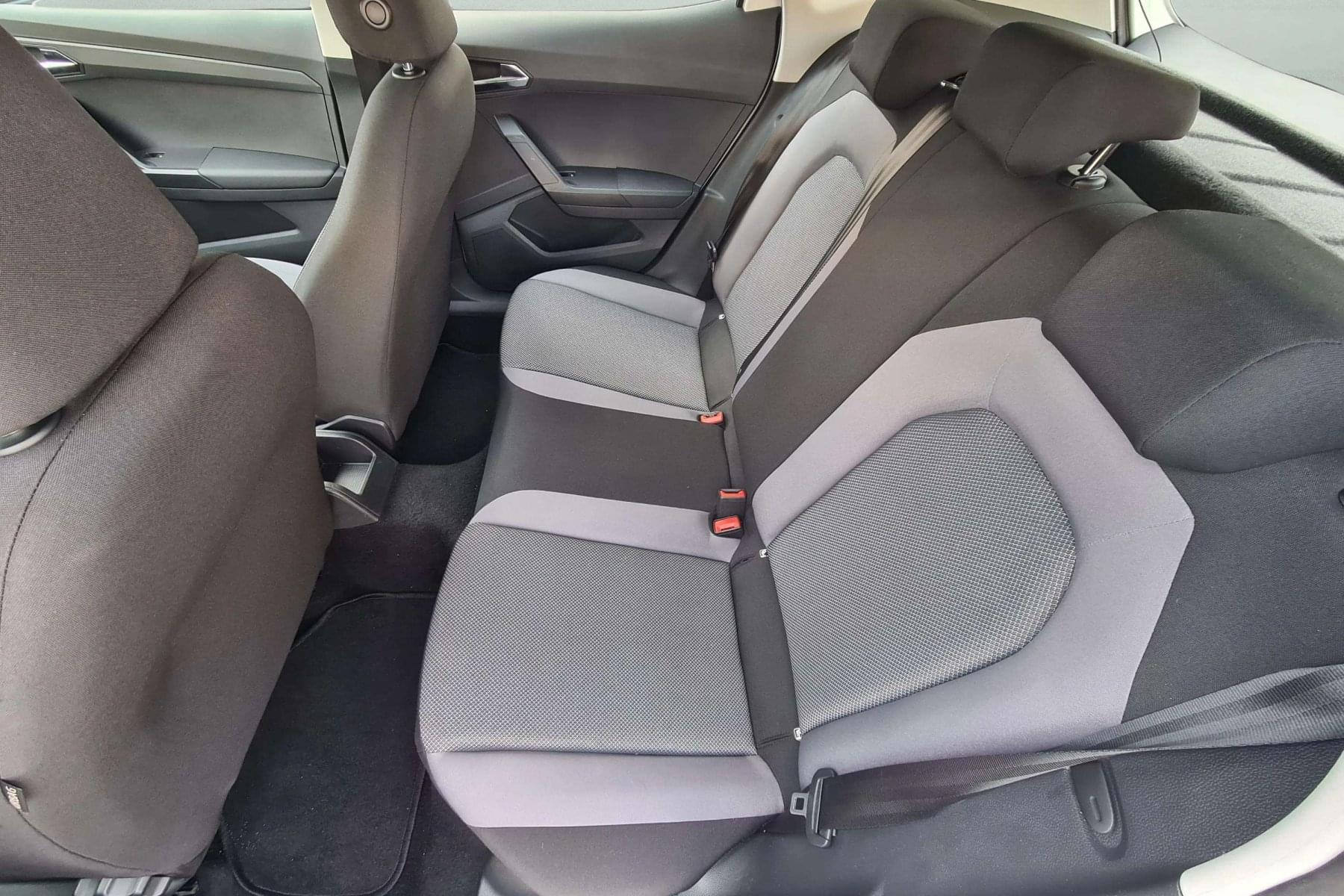 SEAT ARONA 1.6 TDI 95cv. REFERENCE 10