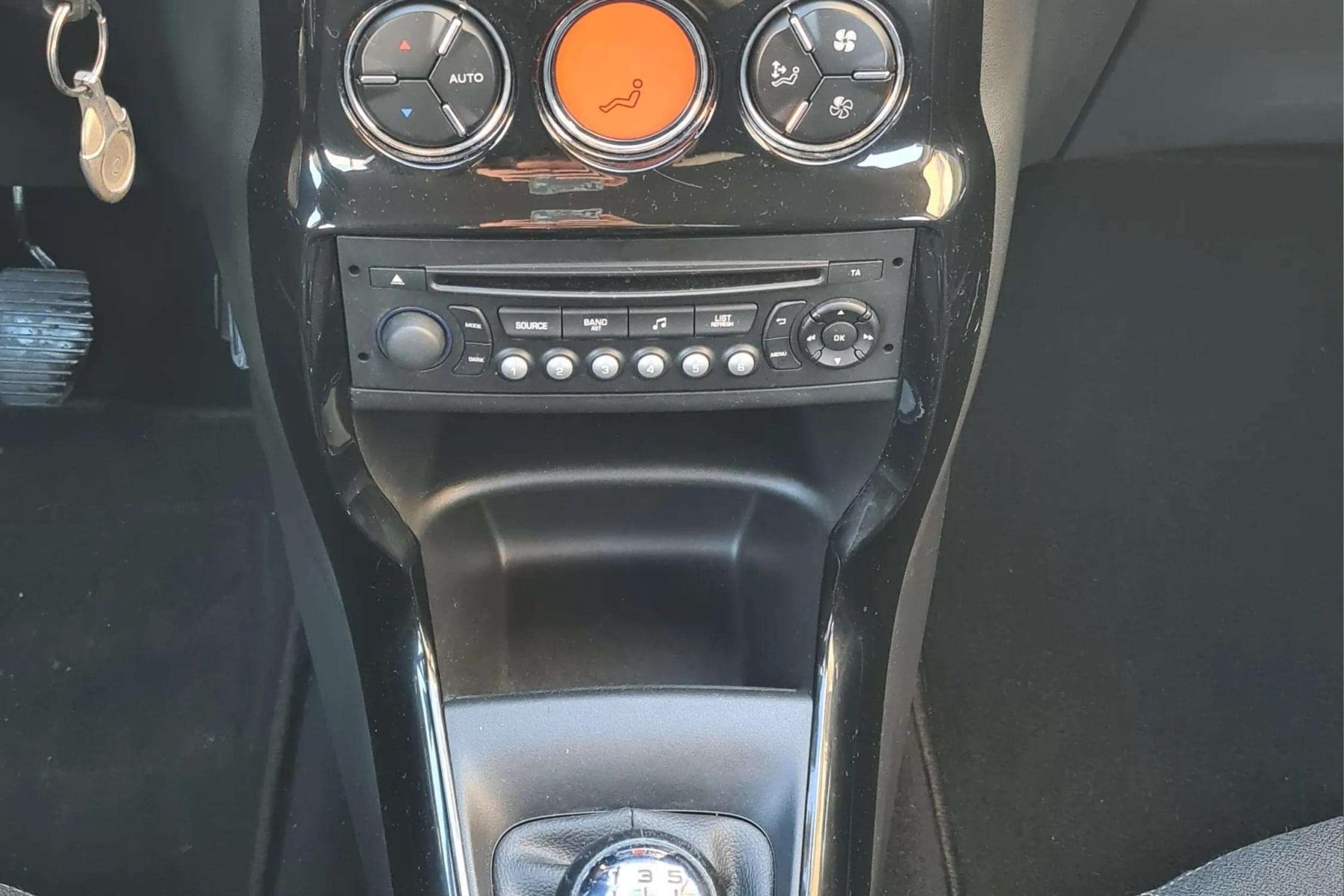 CITROEN C3 1.2i 82cv. COLLECTION 13