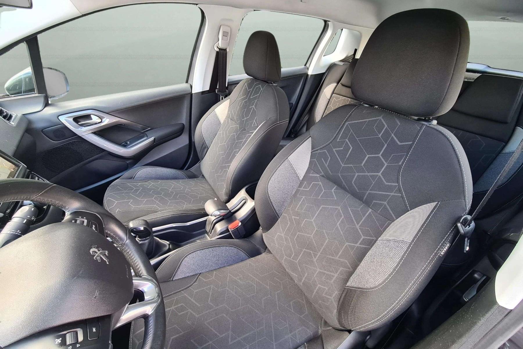 PEUGEOT 2008 1.2i 110cv. ACTIVE PACK NAVI 10 