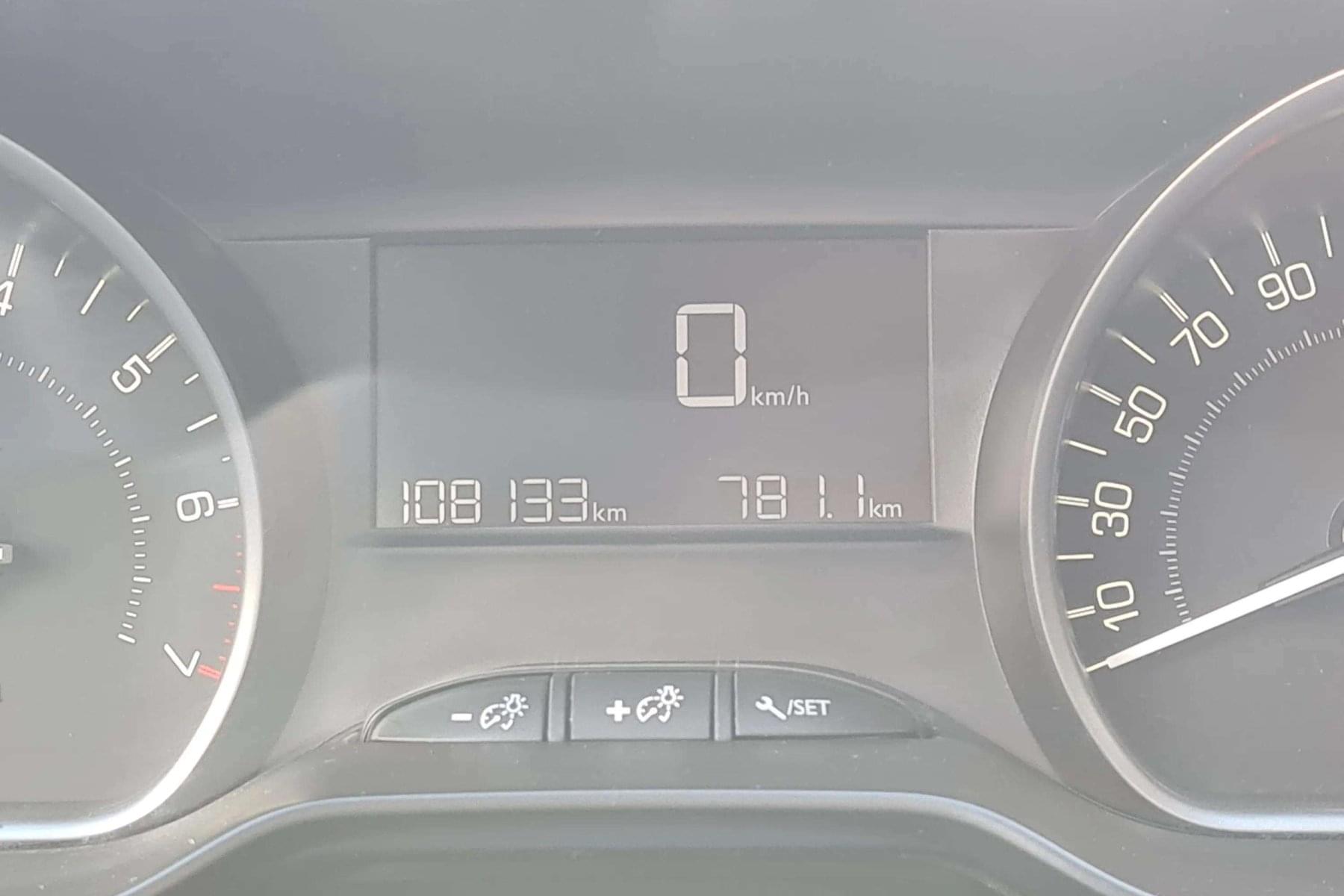 PEUGEOT 2008 1.2i 110cv. ACTIVE PACK NAVI 20 