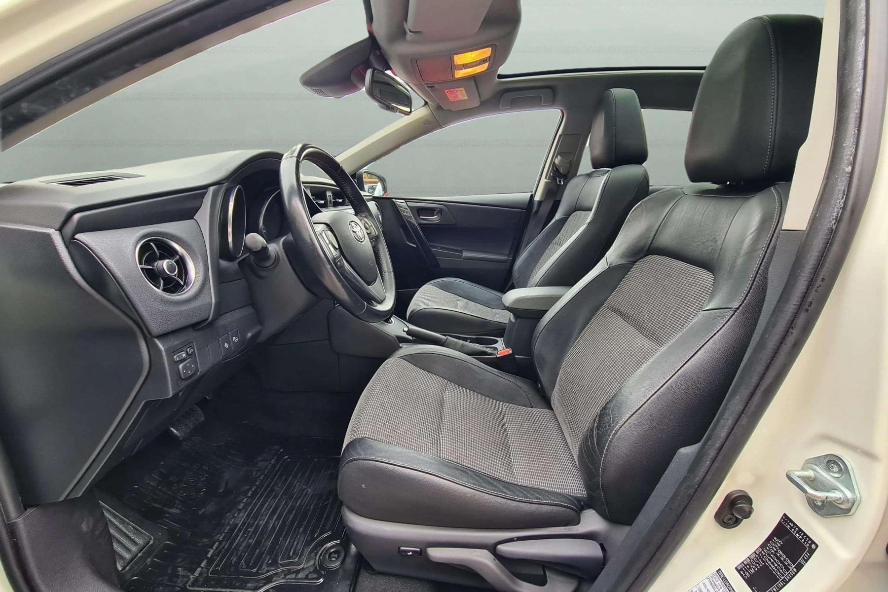 TOYOTA AURIS 1.8 VVTI HSD 16v CVT híbrido 9 