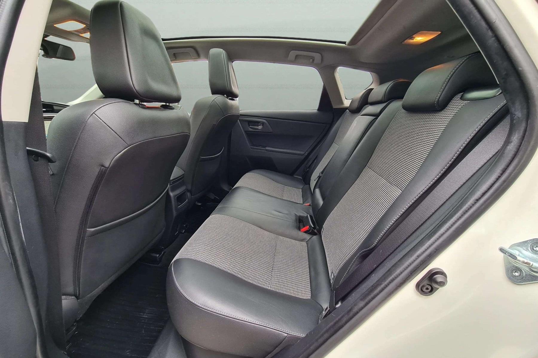 TOYOTA AURIS 1.8 VVTI HSD 16v CVT híbrido 10 