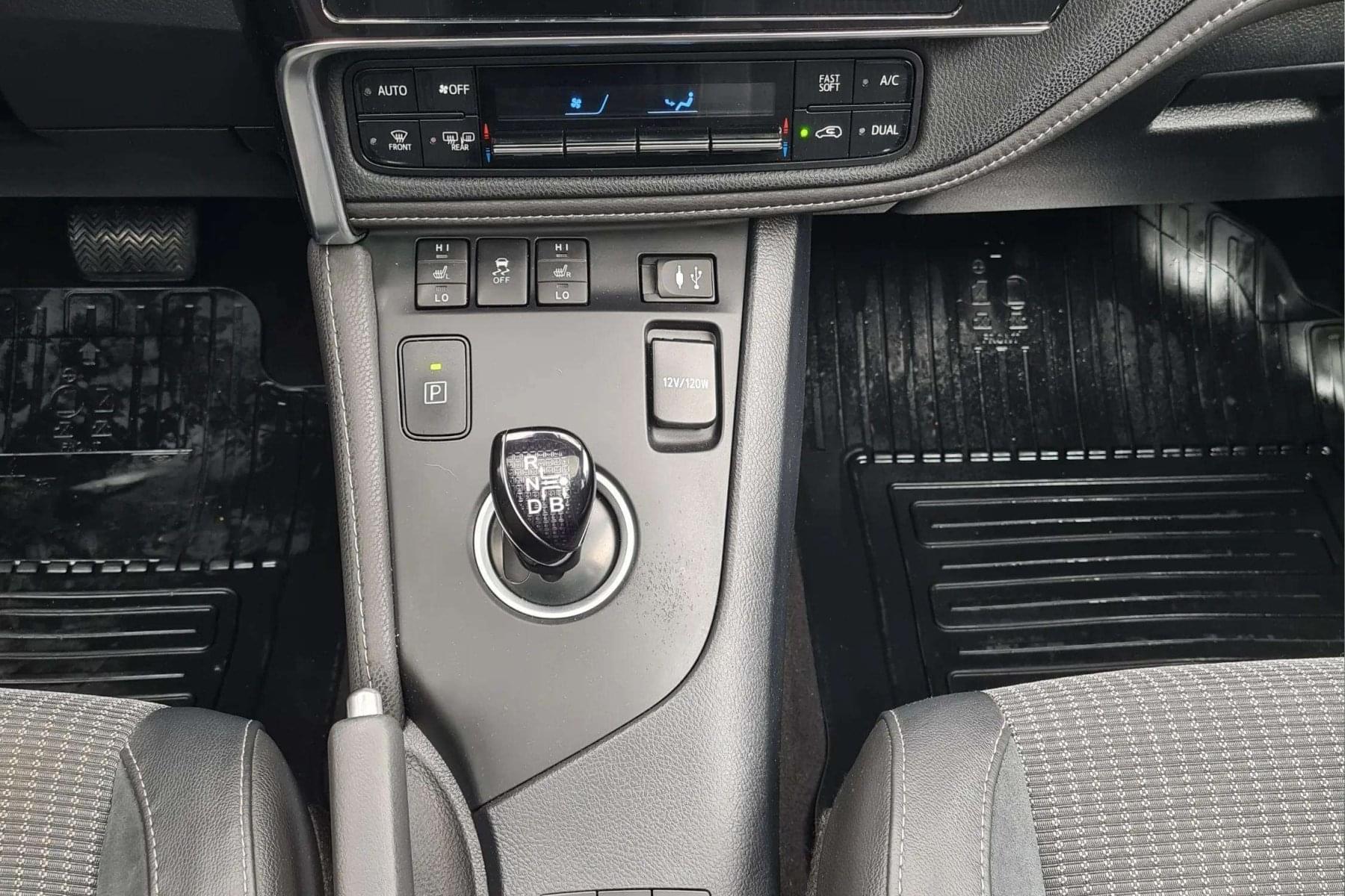 TOYOTA AURIS 1.8 VVTI HSD 16v CVT híbrido 15 