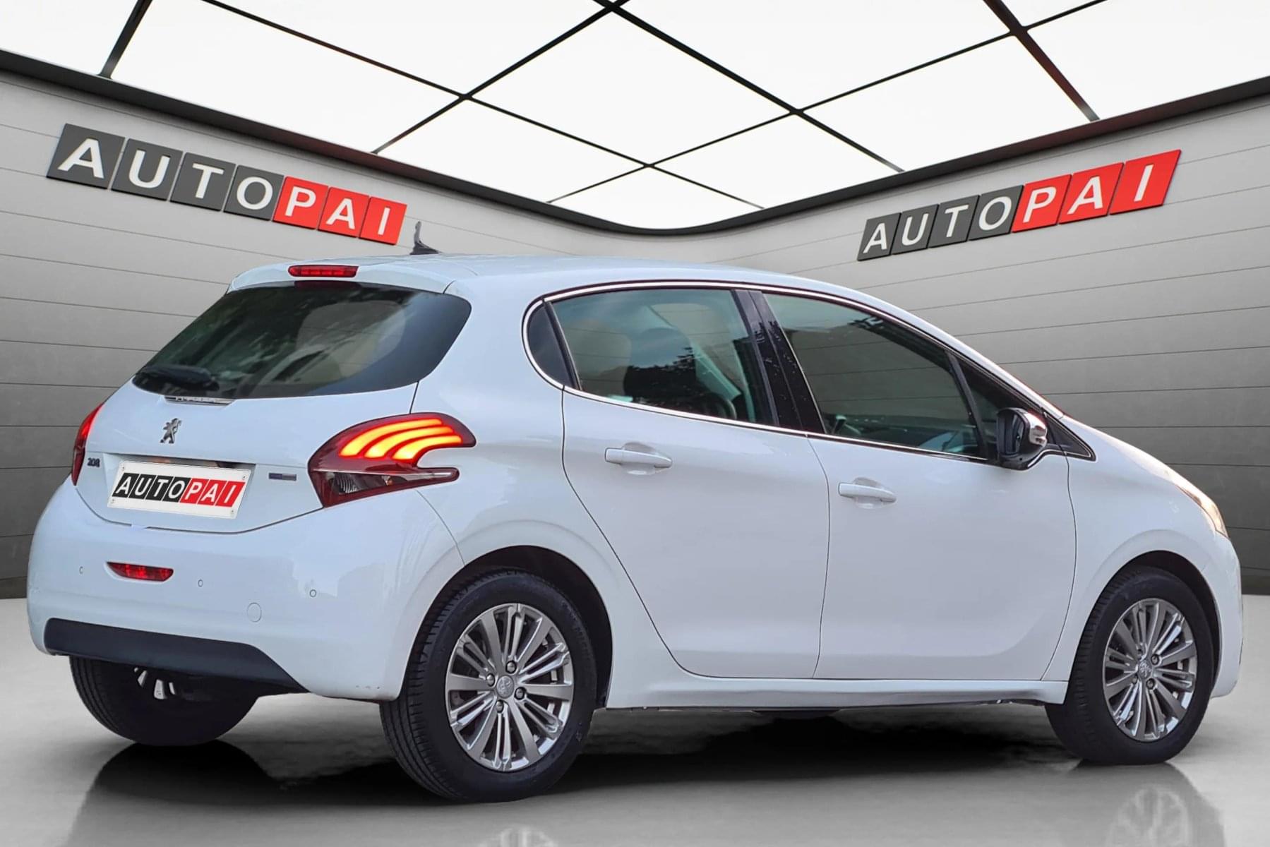 PEUGEOT 208 1.2i 110cv. ALLURE 6 