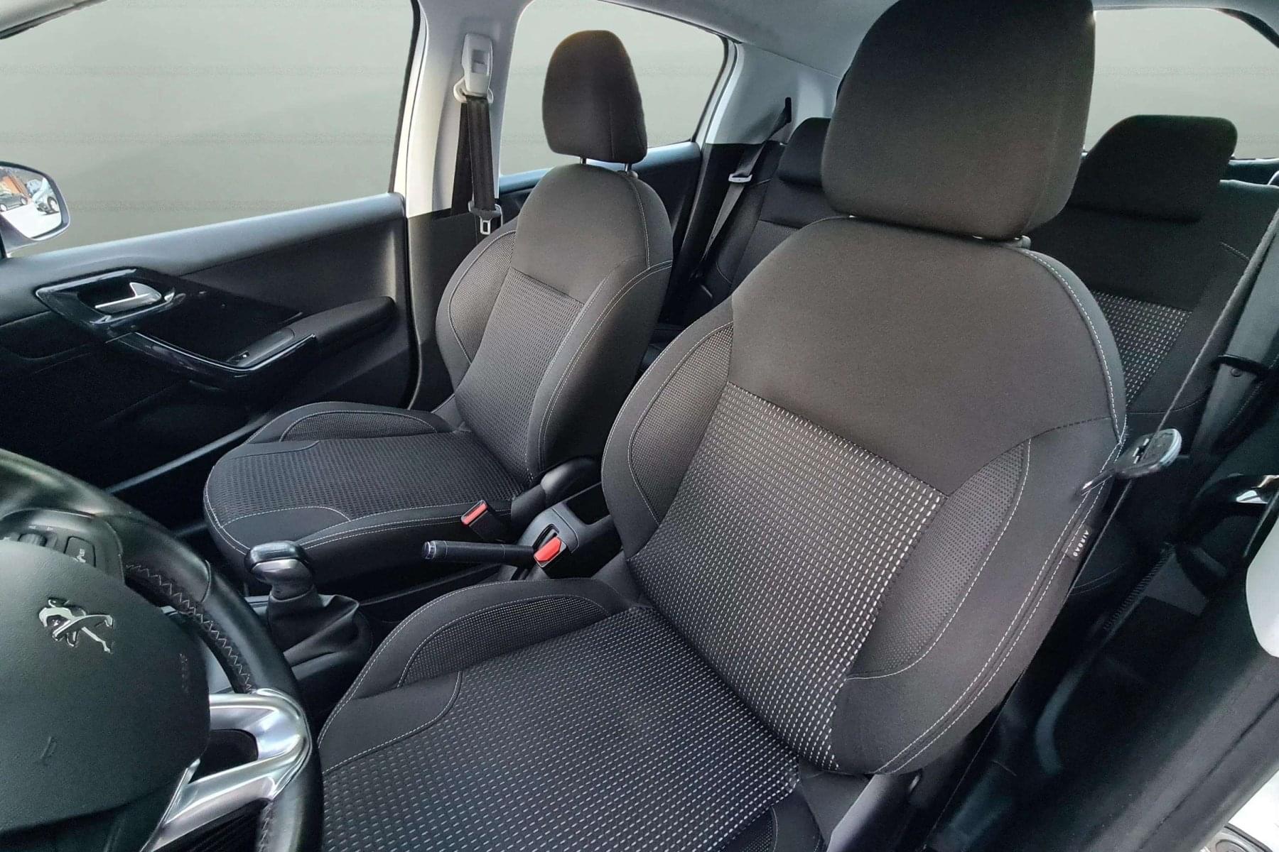 PEUGEOT 208 1.2i 110cv. ALLURE 9 