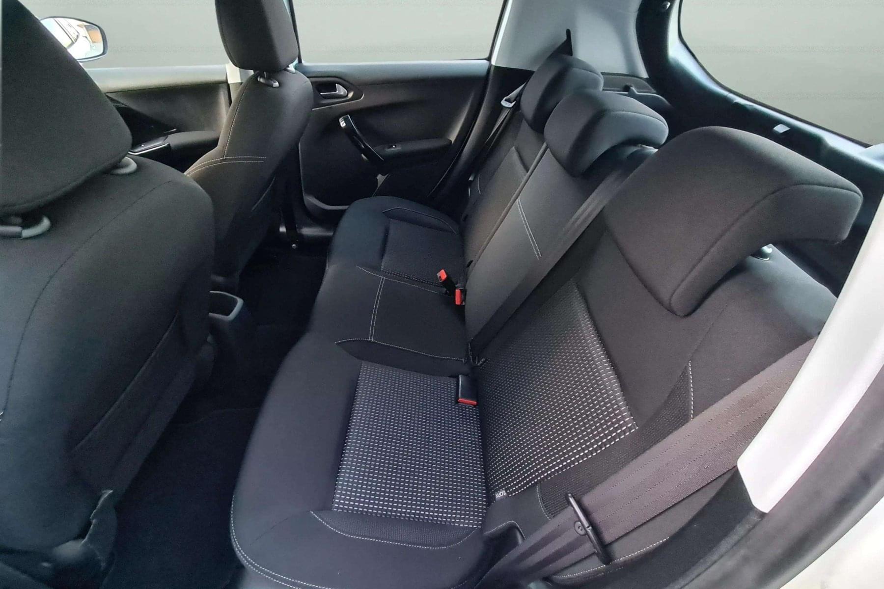 PEUGEOT 208 1.2i 110cv. ALLURE 10 