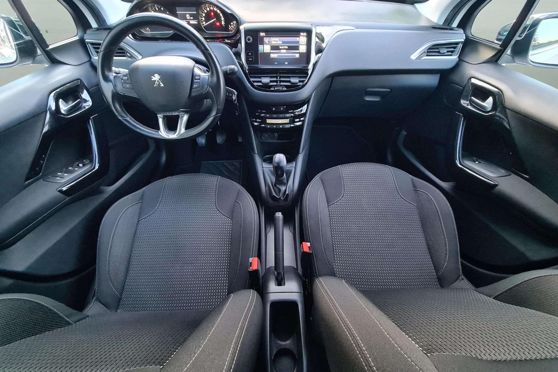 PEUGEOT 208 1.2i 110cv. ALLURE 11 