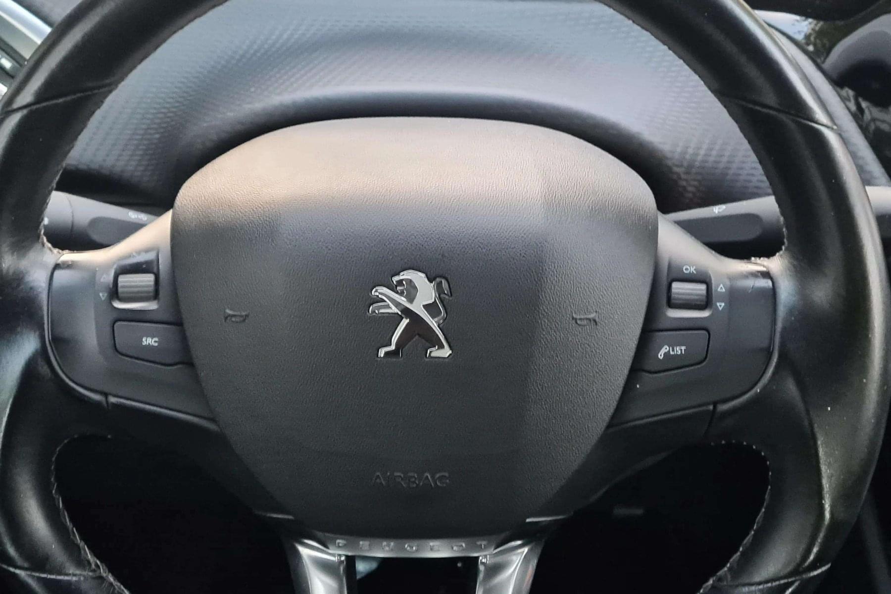 PEUGEOT 208 1.2i 110cv. ALLURE 13 