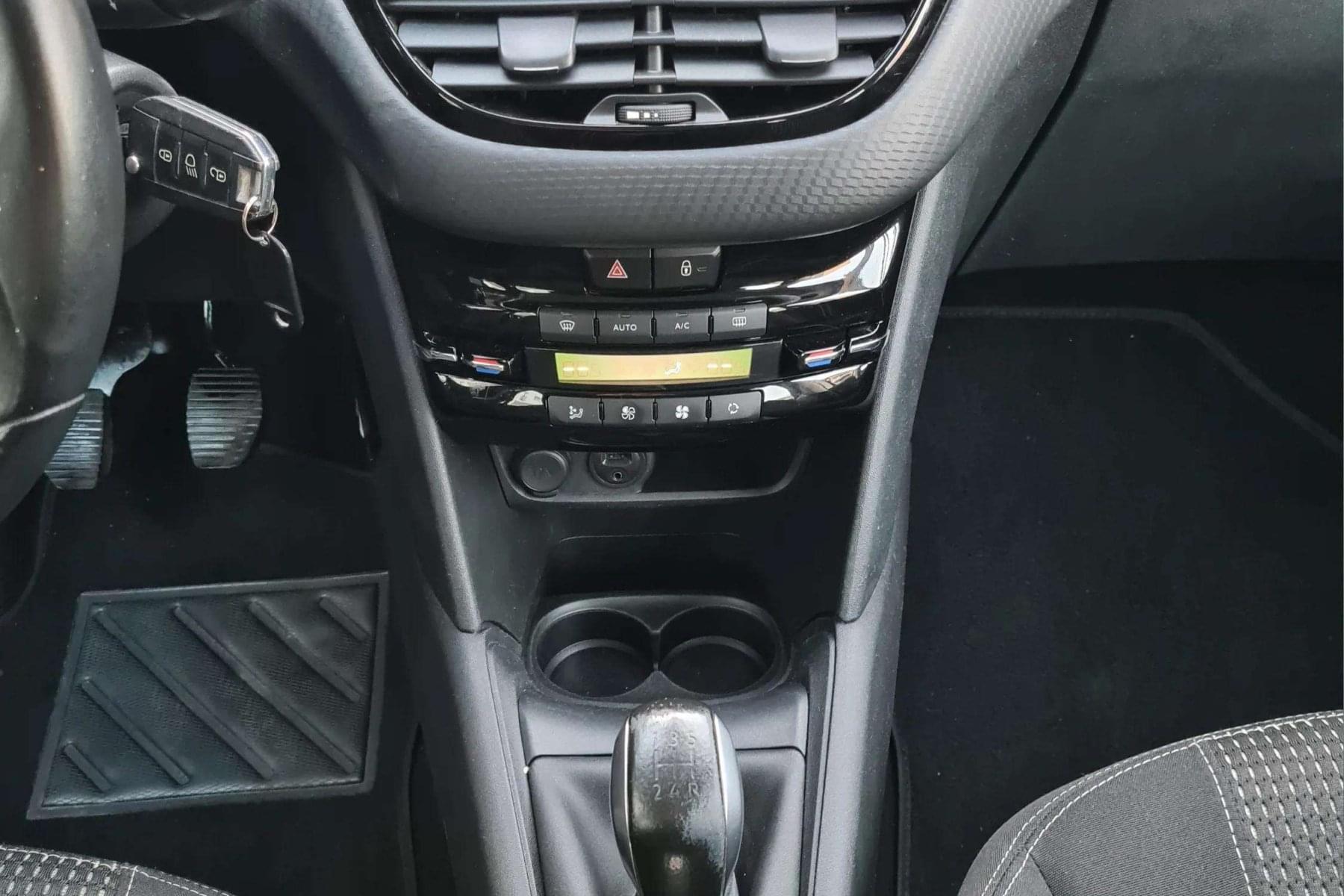 PEUGEOT 208 1.2i 110cv. ALLURE 17 