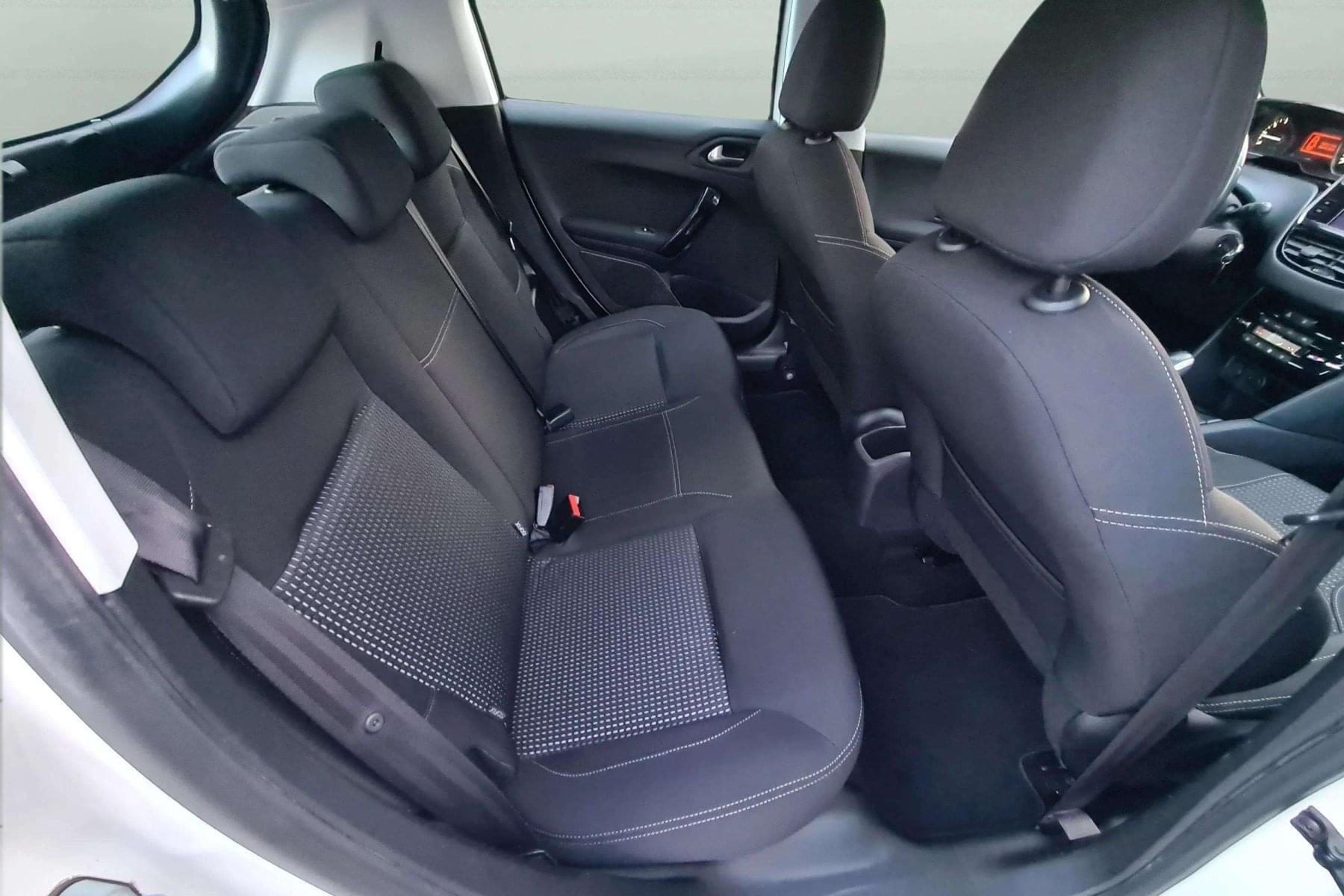 PEUGEOT 208 1.2i 110cv. ALLURE 19 