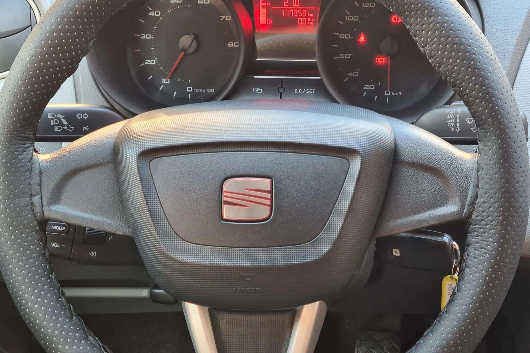 SEAT IBIZA 1.2i 70cv. REFERENCE 5 puertas 15 