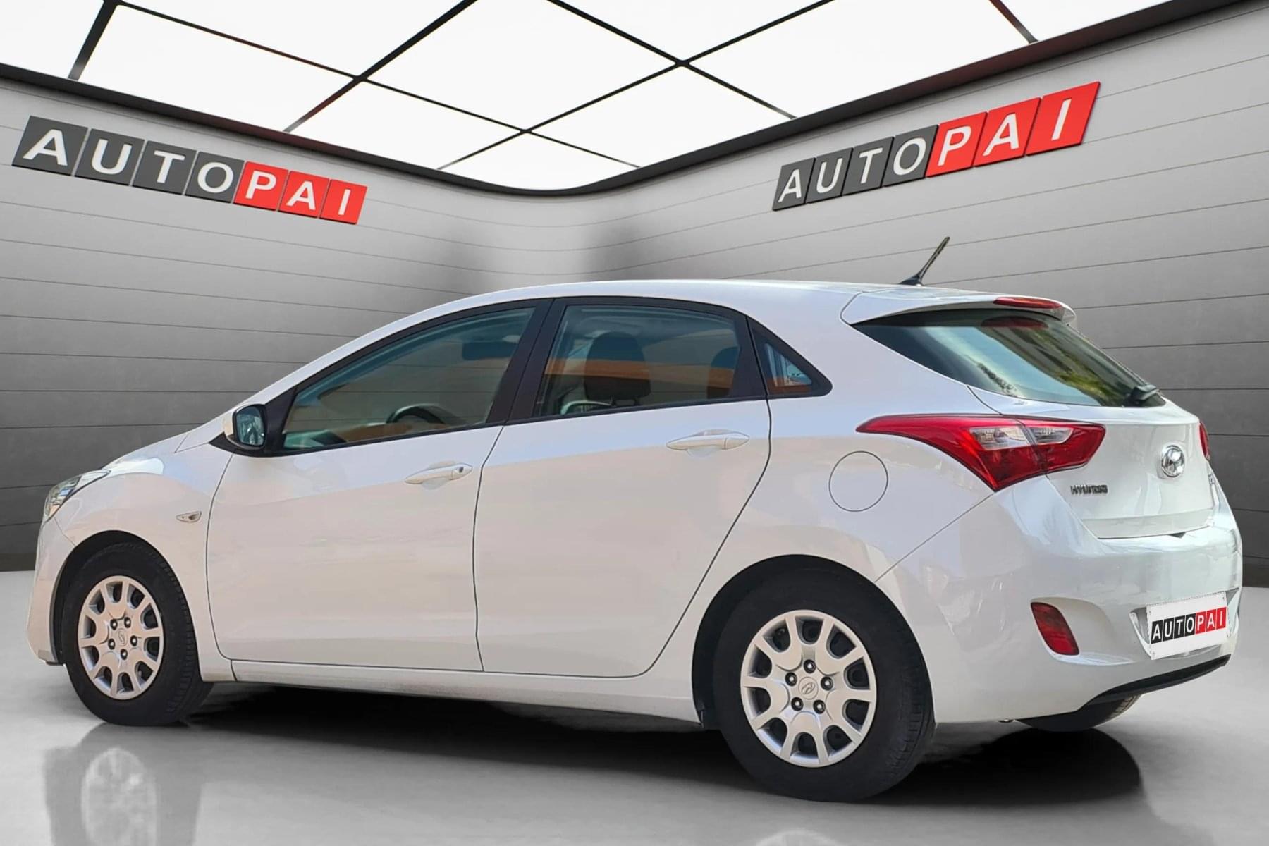 HYUNDAI I30 1.4i 100cv. ESSENCE 5