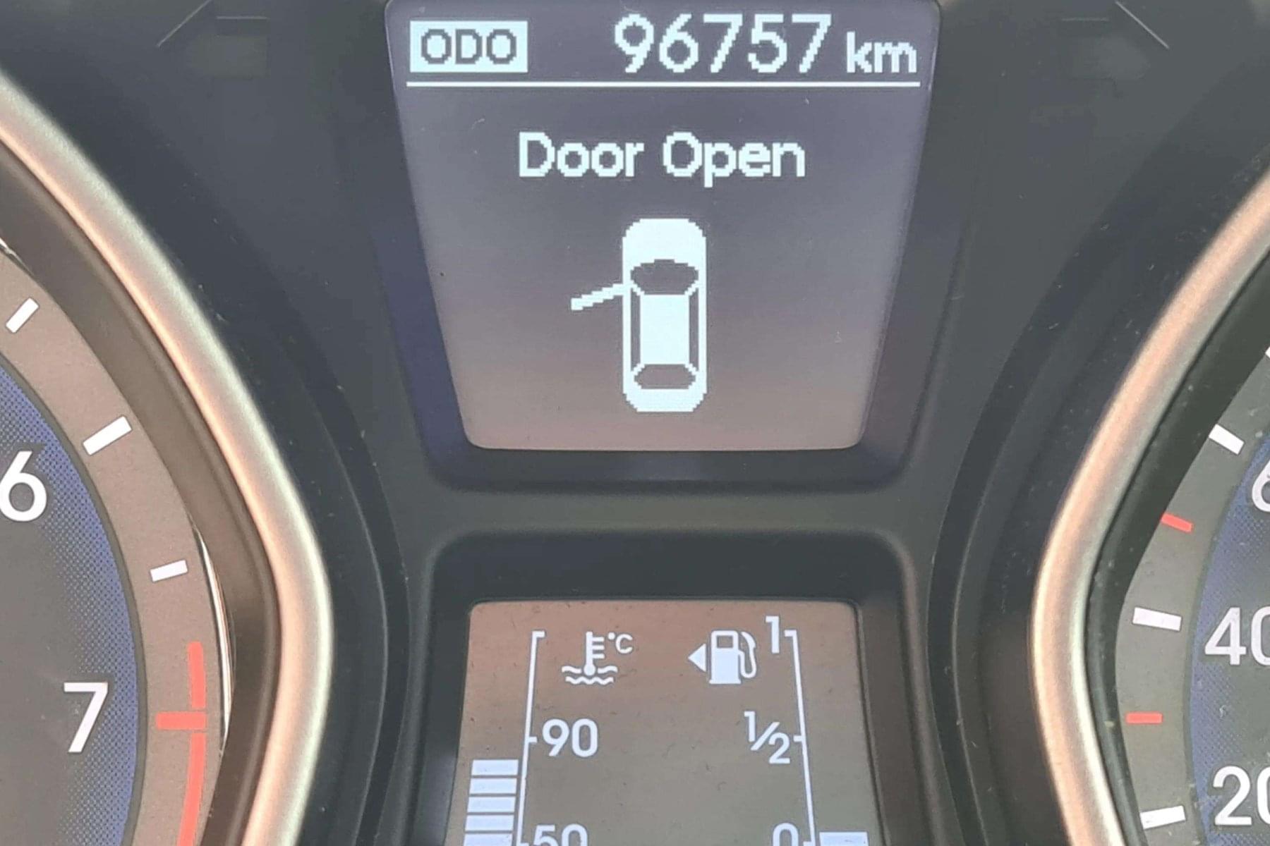 HYUNDAI I30 1.4i 100cv. ESSENCE 8