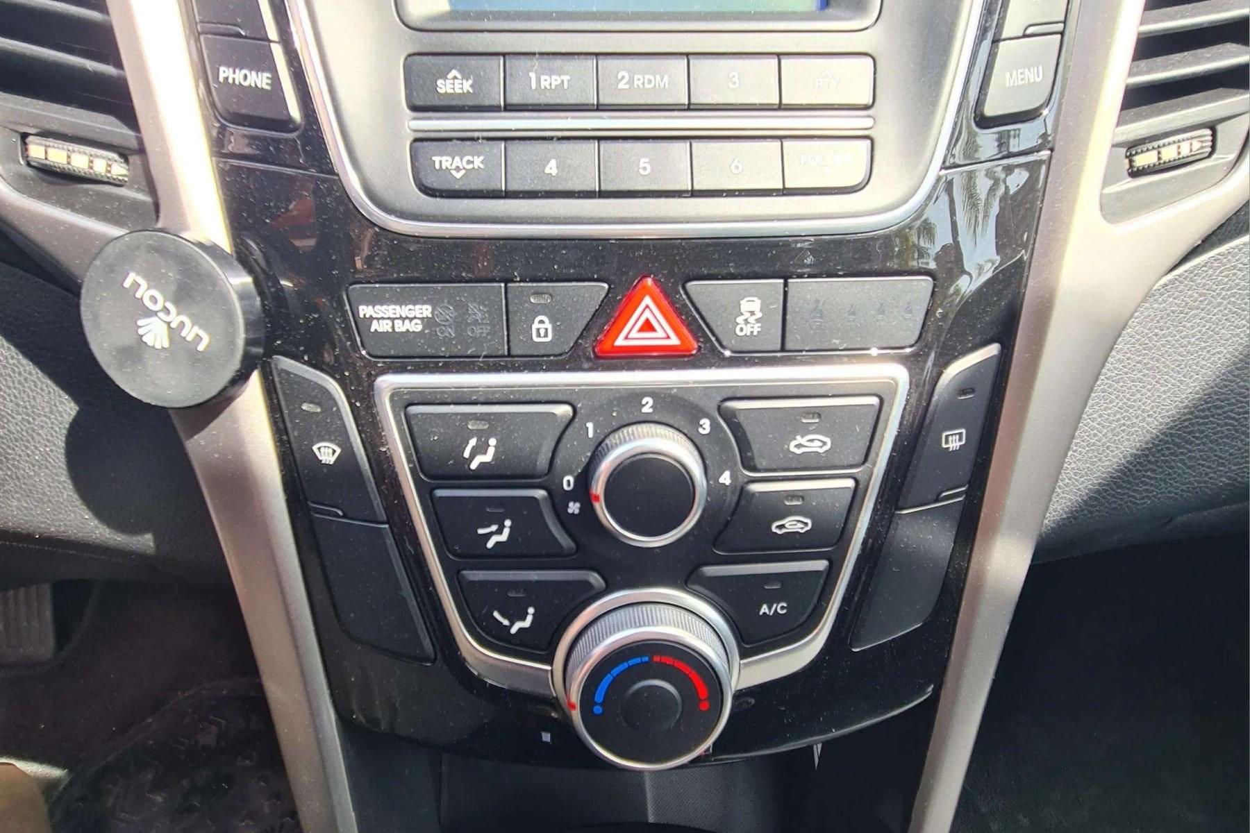 HYUNDAI I30 1.4i 100cv. ESSENCE 10