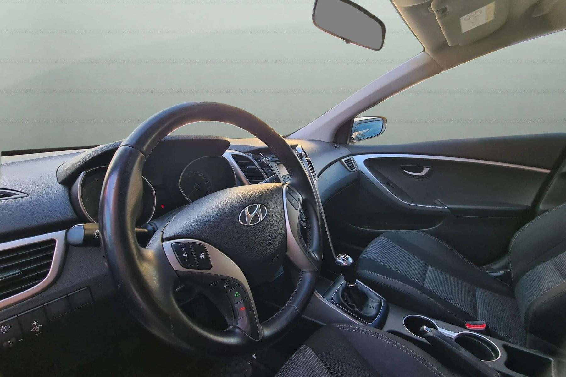HYUNDAI I30 1.4i 100cv. ESSENCE 13