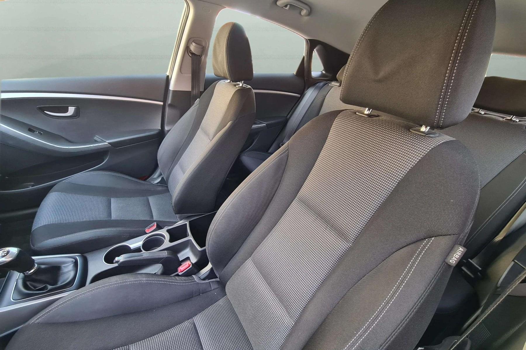 HYUNDAI I30 1.4i 100cv. ESSENCE 14