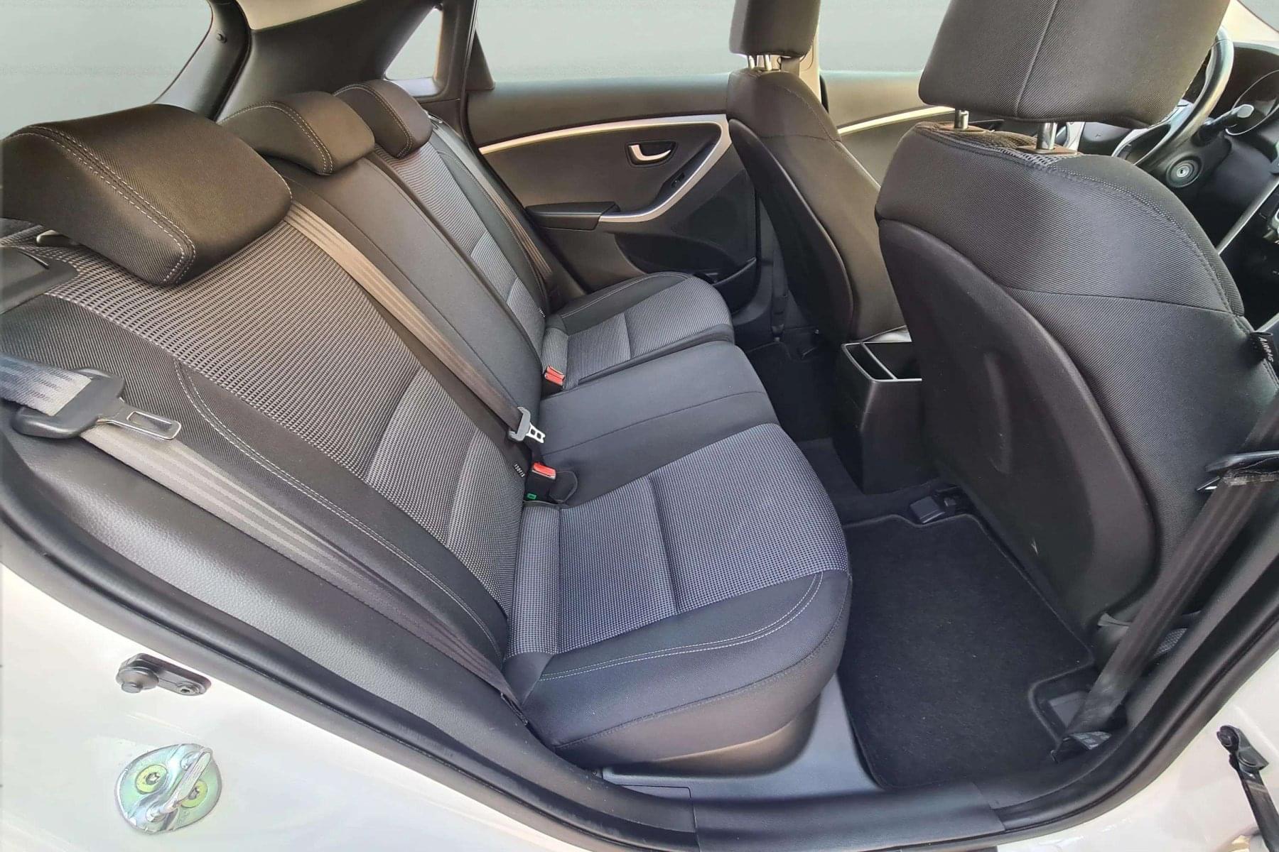 HYUNDAI I30 1.4i 100cv. ESSENCE 16