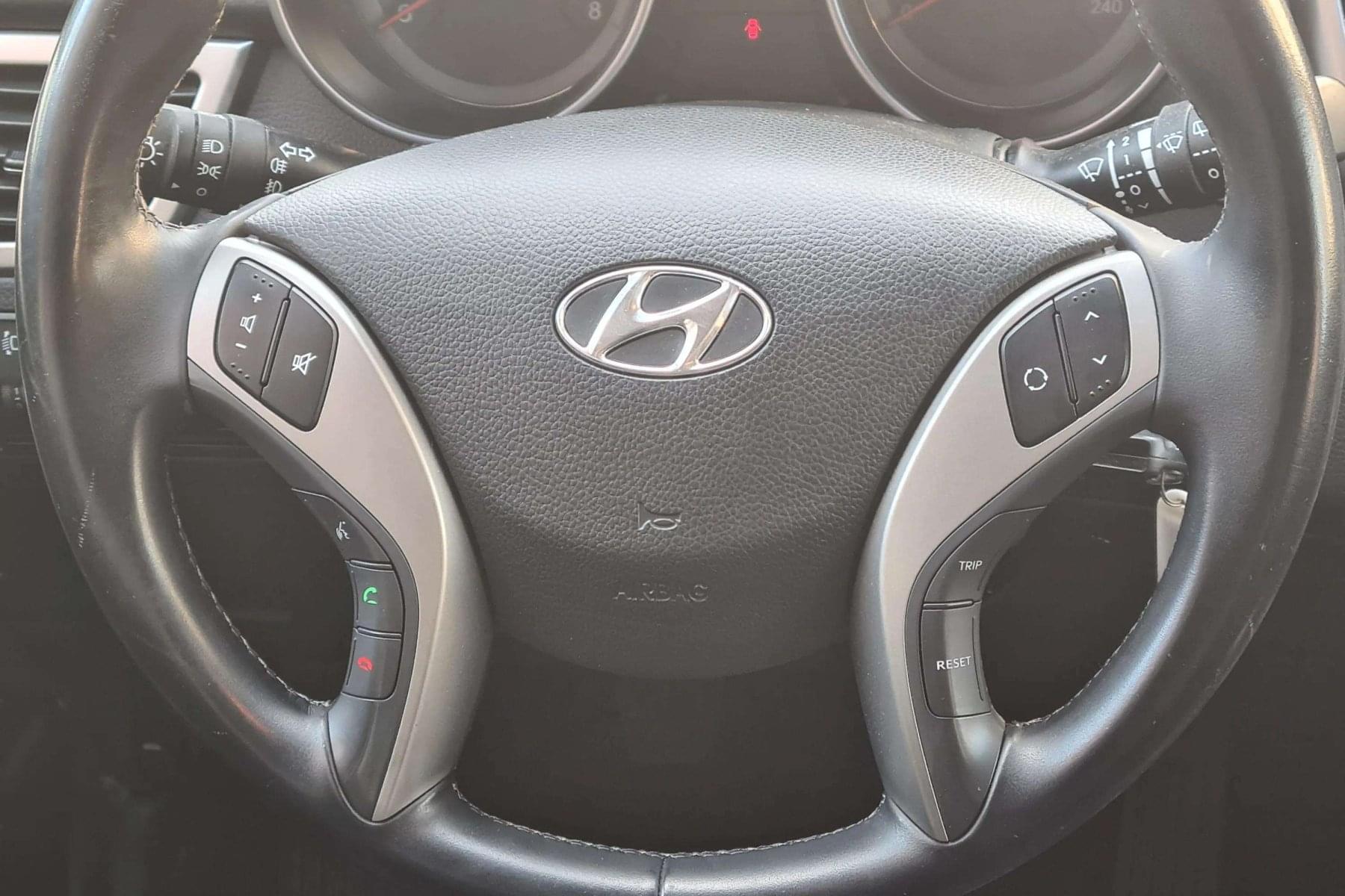 HYUNDAI I30 1.4i 100cv. ESSENCE 21