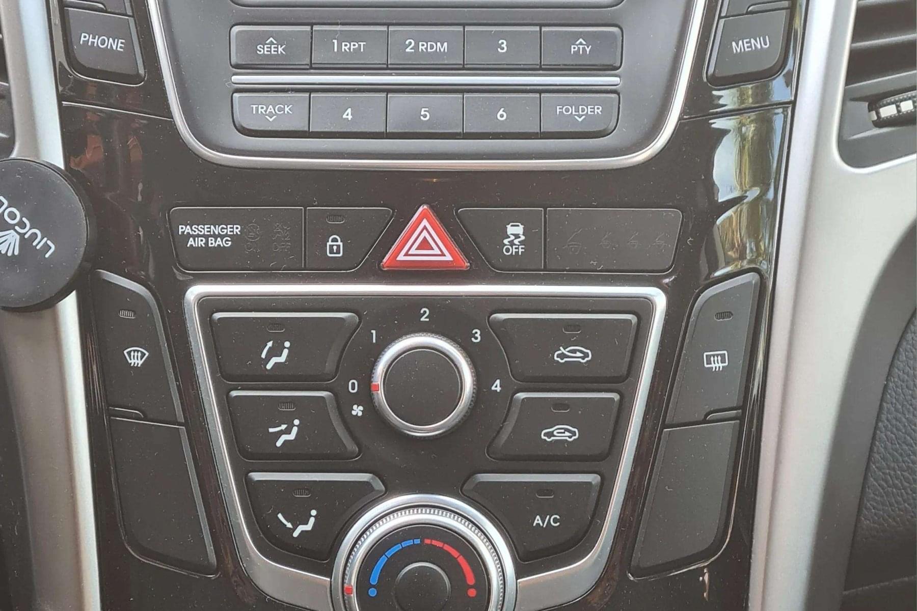 HYUNDAI I30 1.4i 100cv. ESSENCE 23