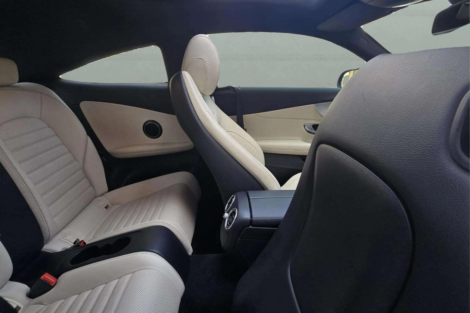 MERCEDES CLASE C C300 Coupé 245cv. autom. 26