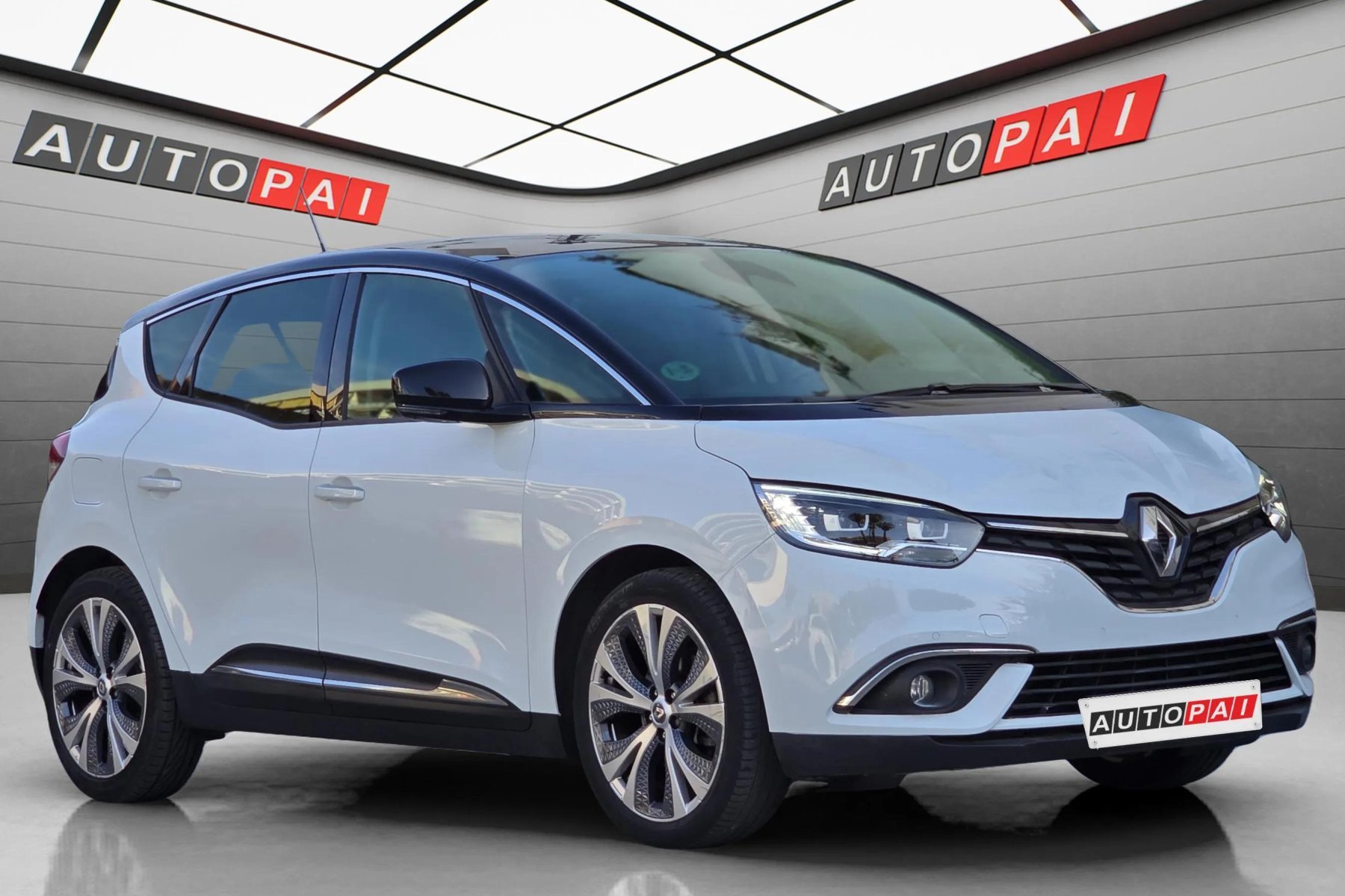 RENAULT SCÉNIC 1.3tce 140cv. Authentique 4 
