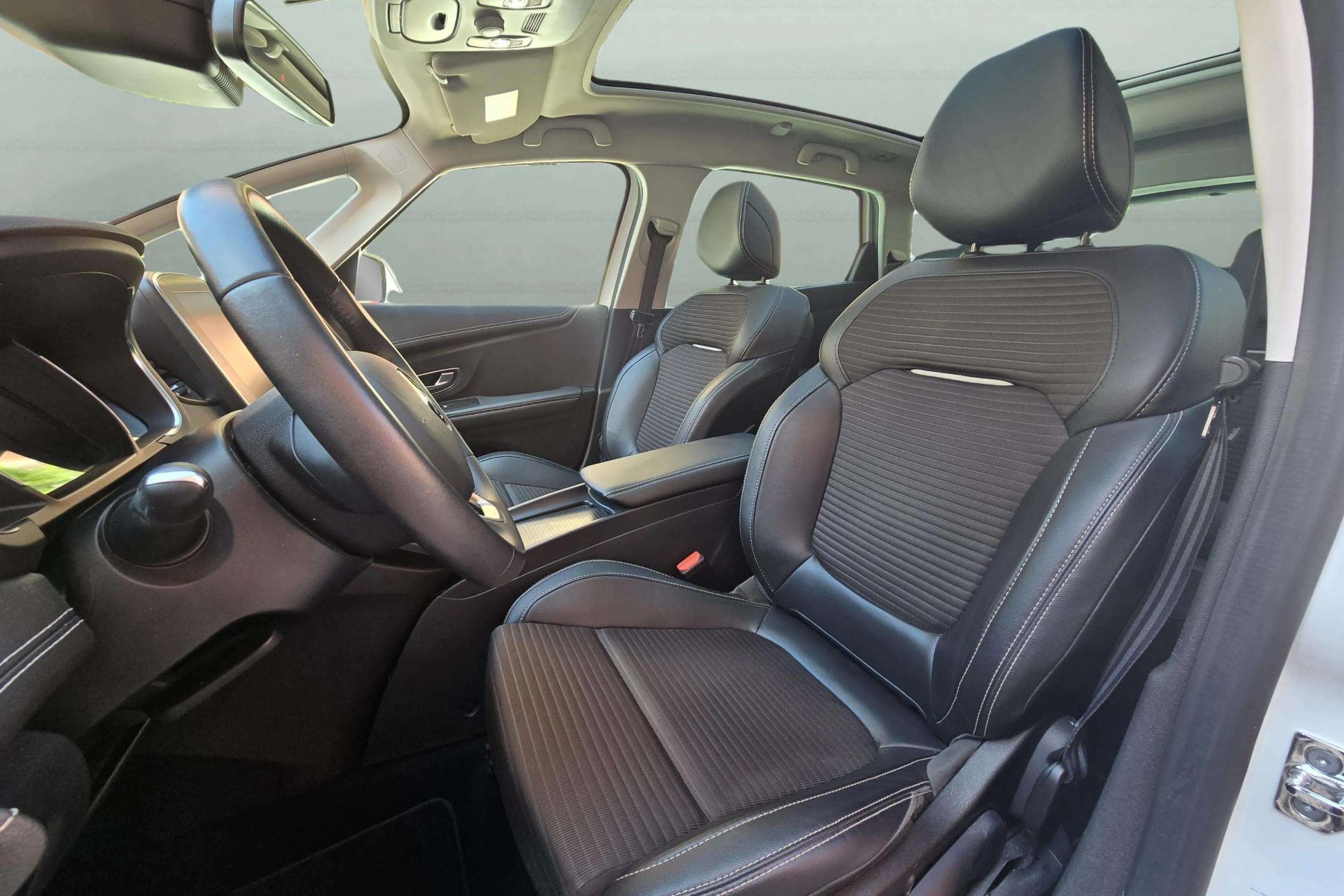 RENAULT SCÉNIC 1.3tce 140cv. Authentique 13 